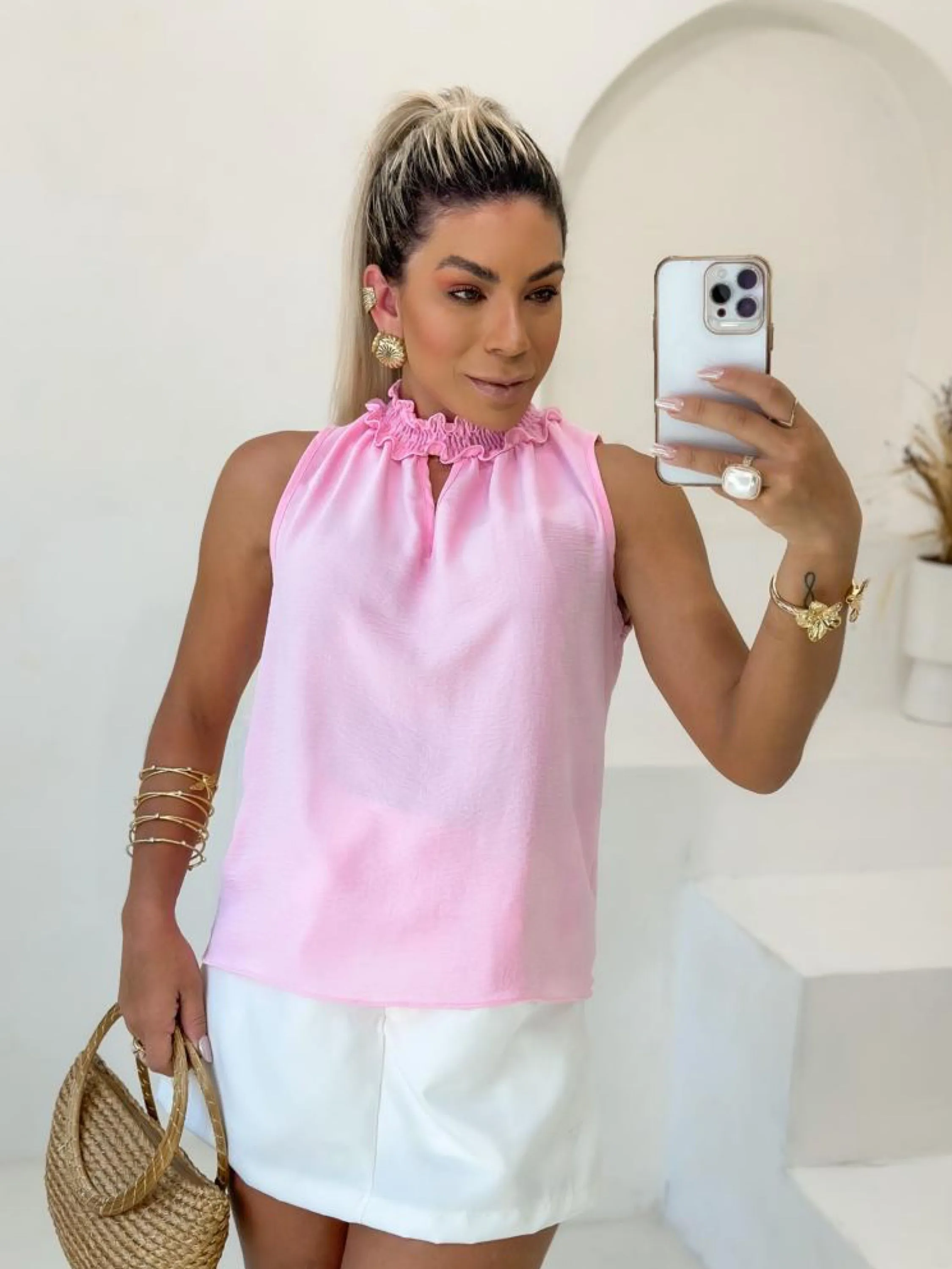 Blusa de gola alta com franzido de lastex