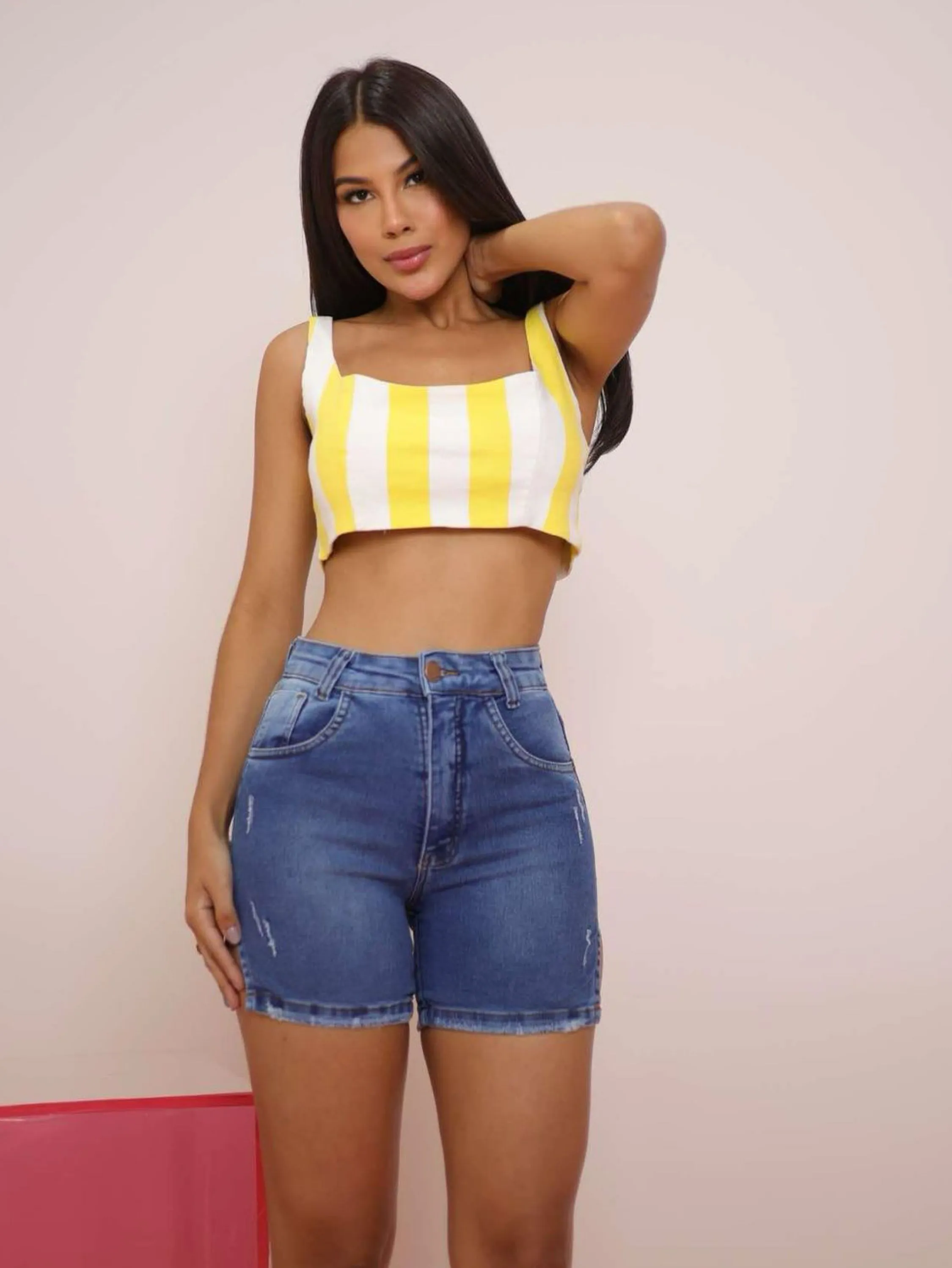 Short jeans com laicra