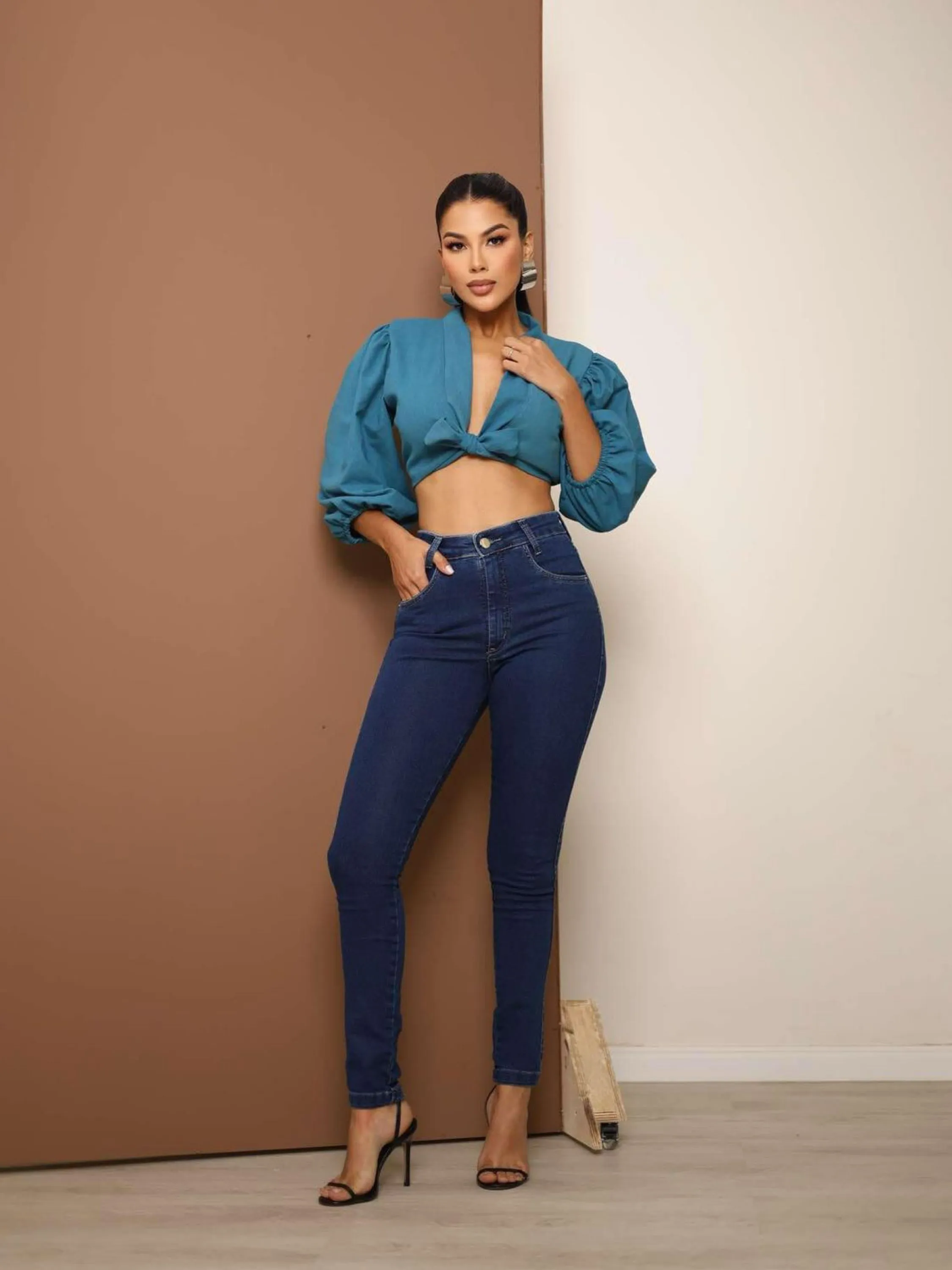 Calça skinny jeans com laicra