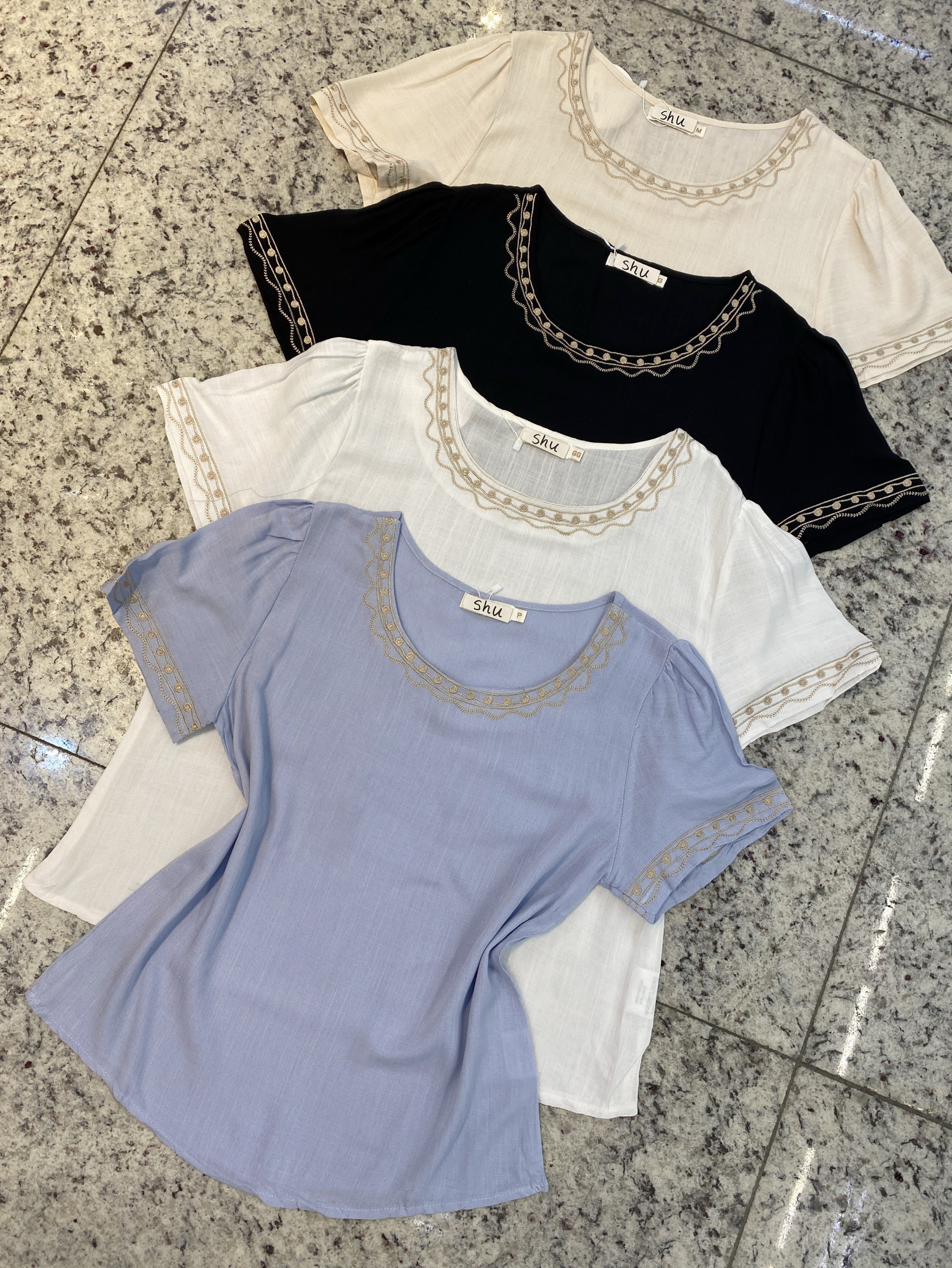 blusa com bordado manga curta shu loja