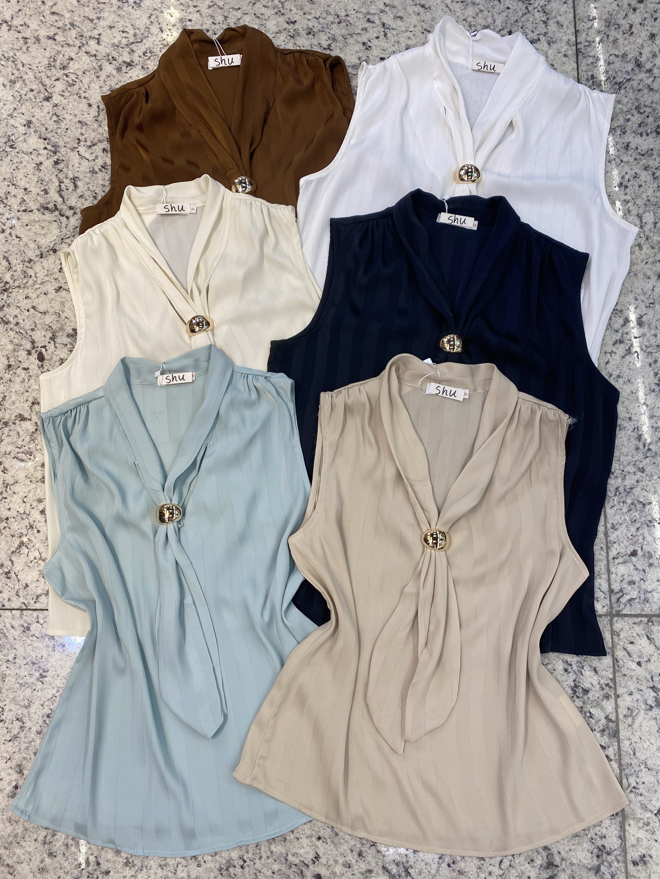 blusa com gravata sem manga shu loja