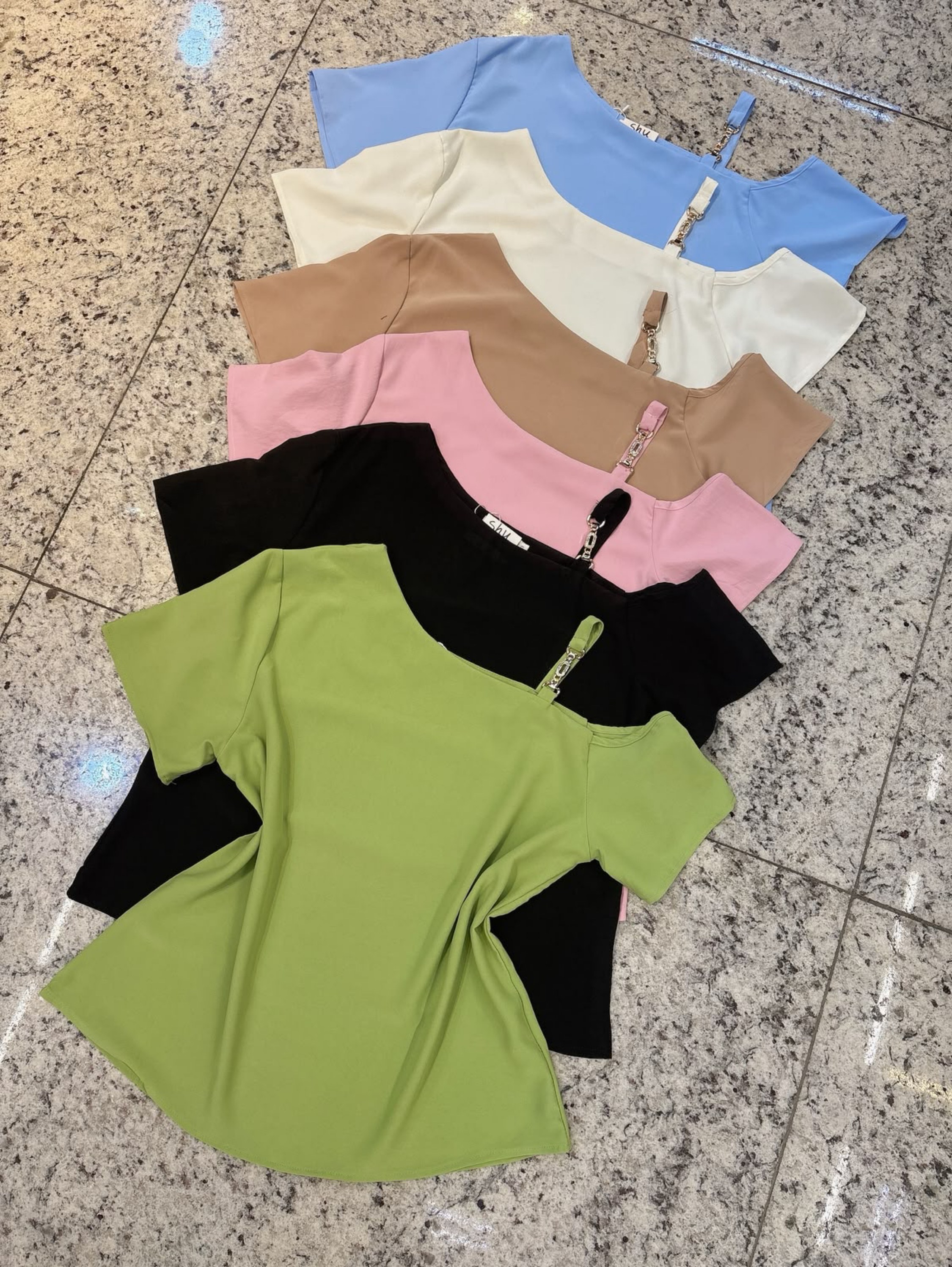 blusa manga curta manga de ombro shu loja