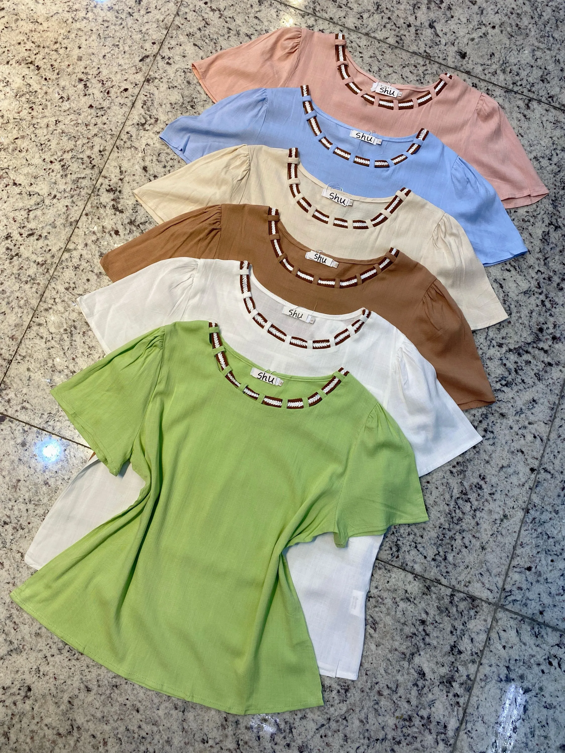 blusa lisa manga curta com elastano shu loja