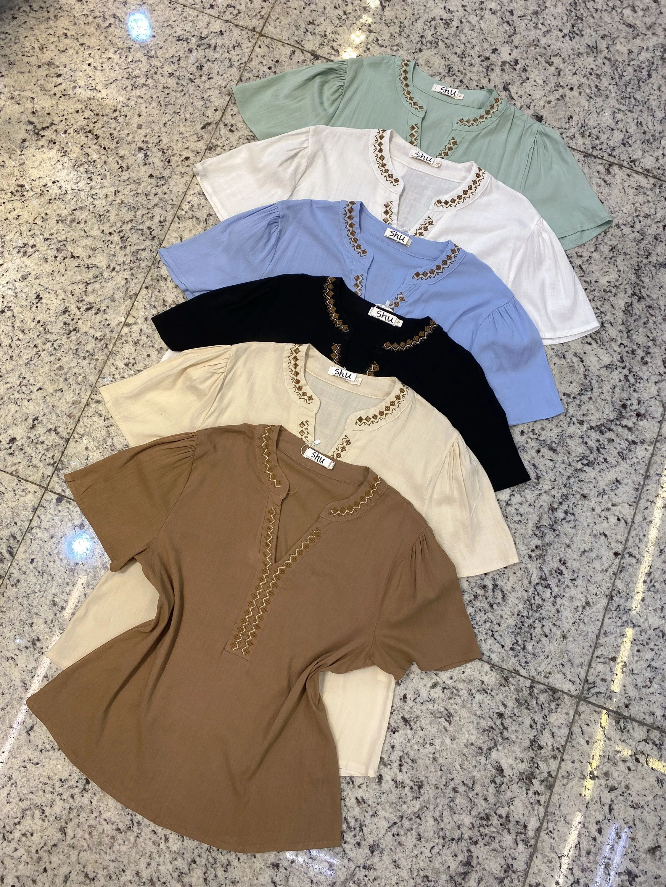 blusa com elastano com bordado manga curta shu loja