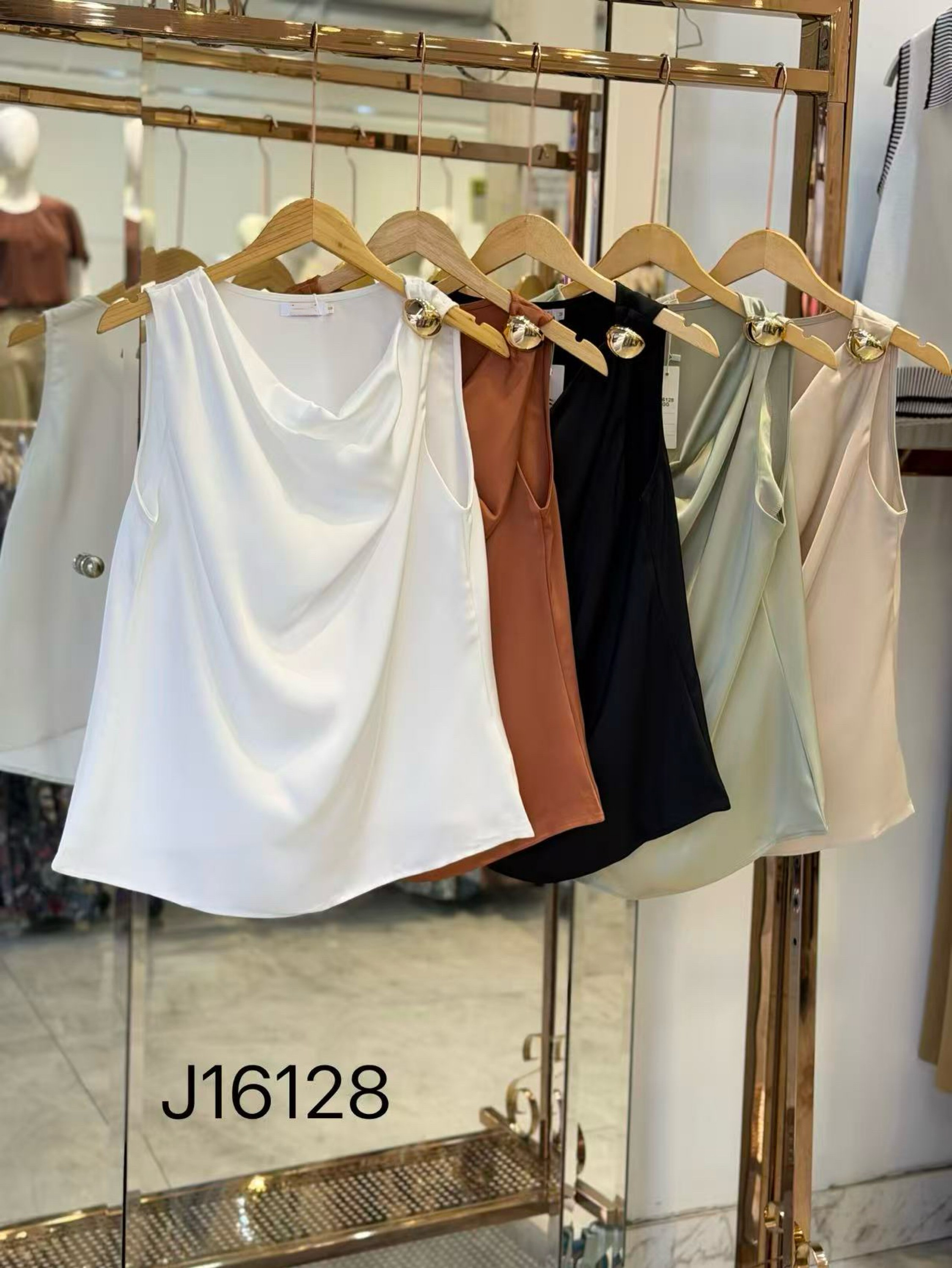 blusa com fivela gola caída sem manga shu loja