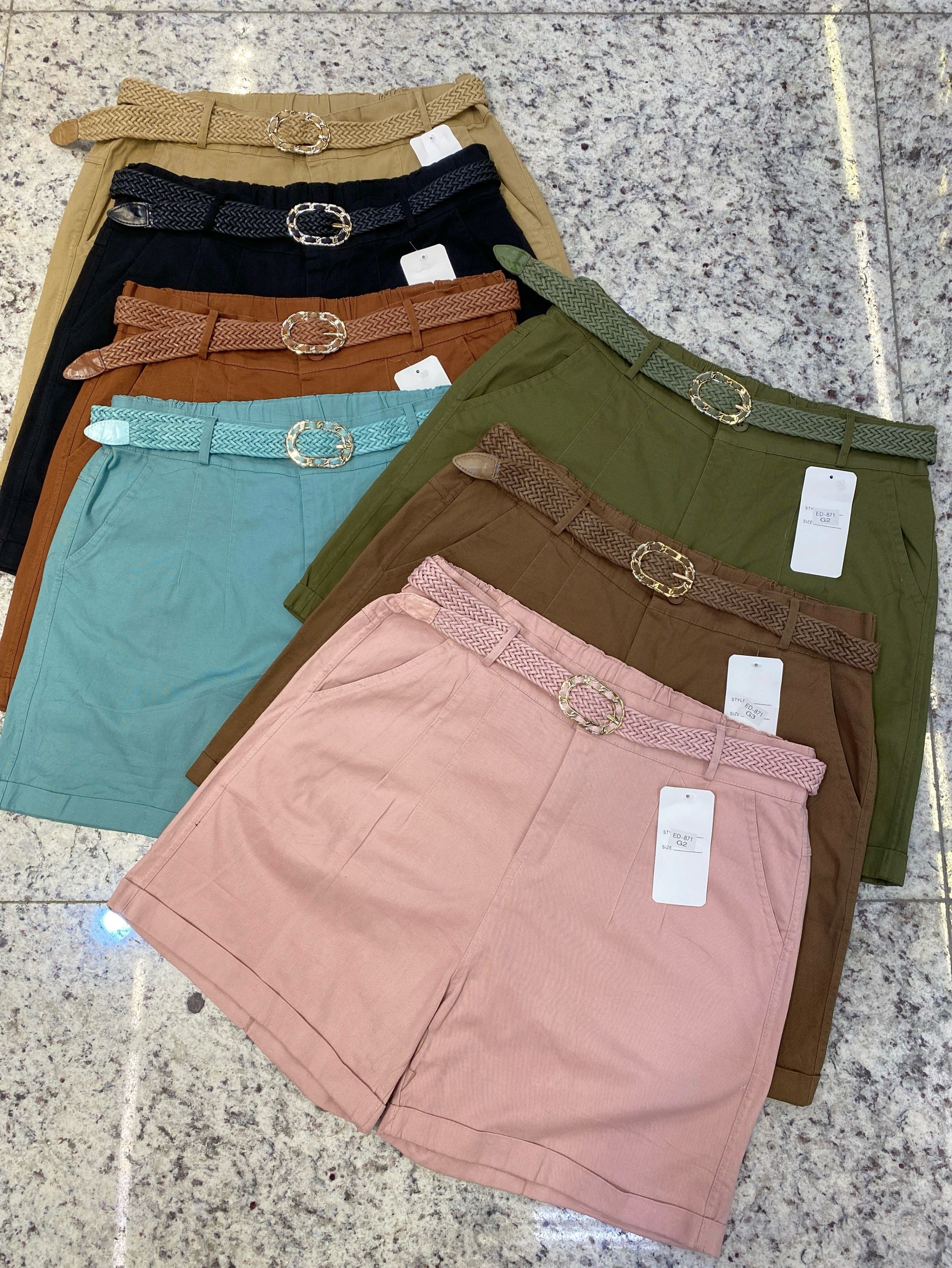 plus de short sarja com elastano com cinto shu loja