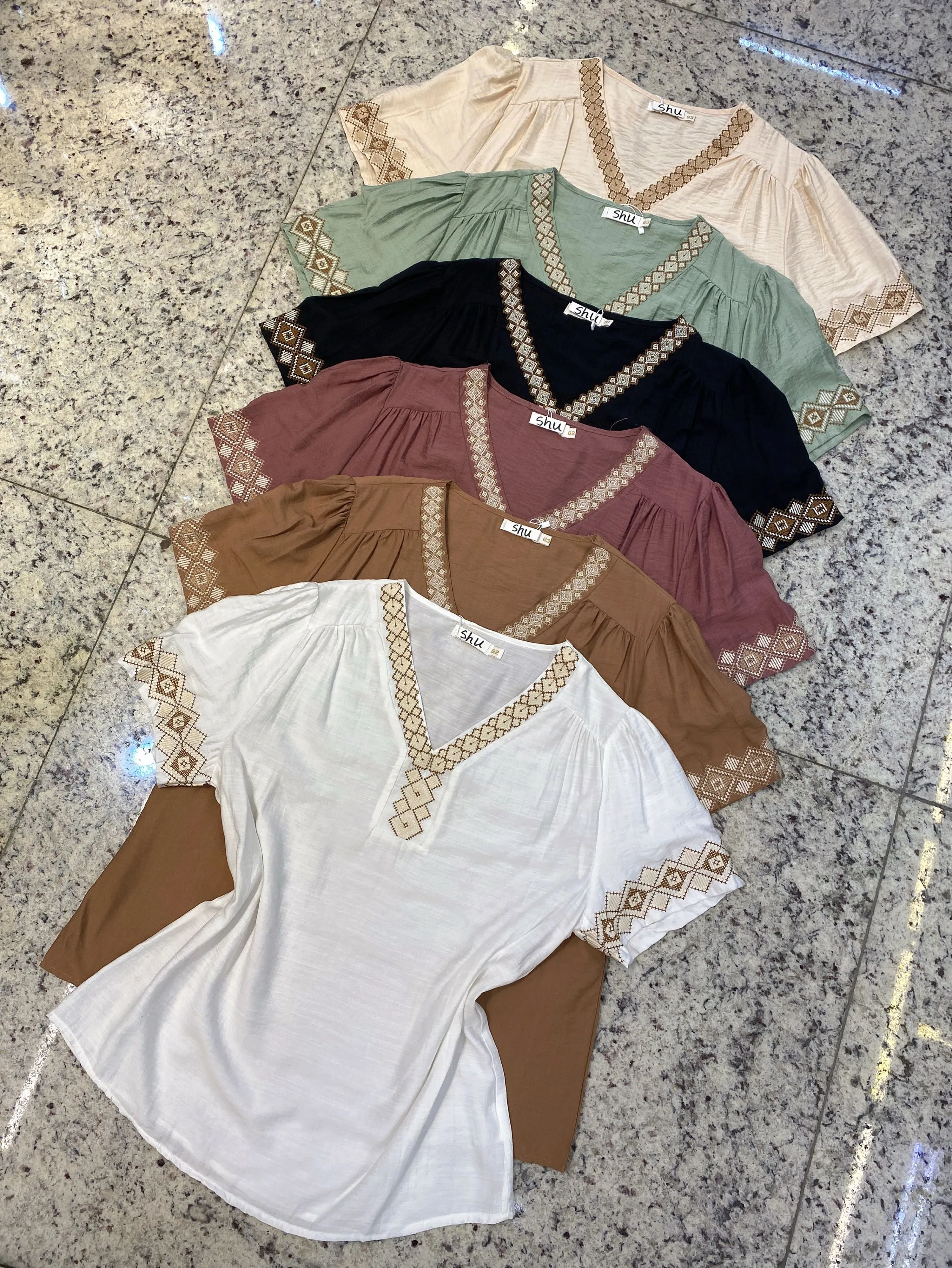 plus size com bordada manga curta shu loja