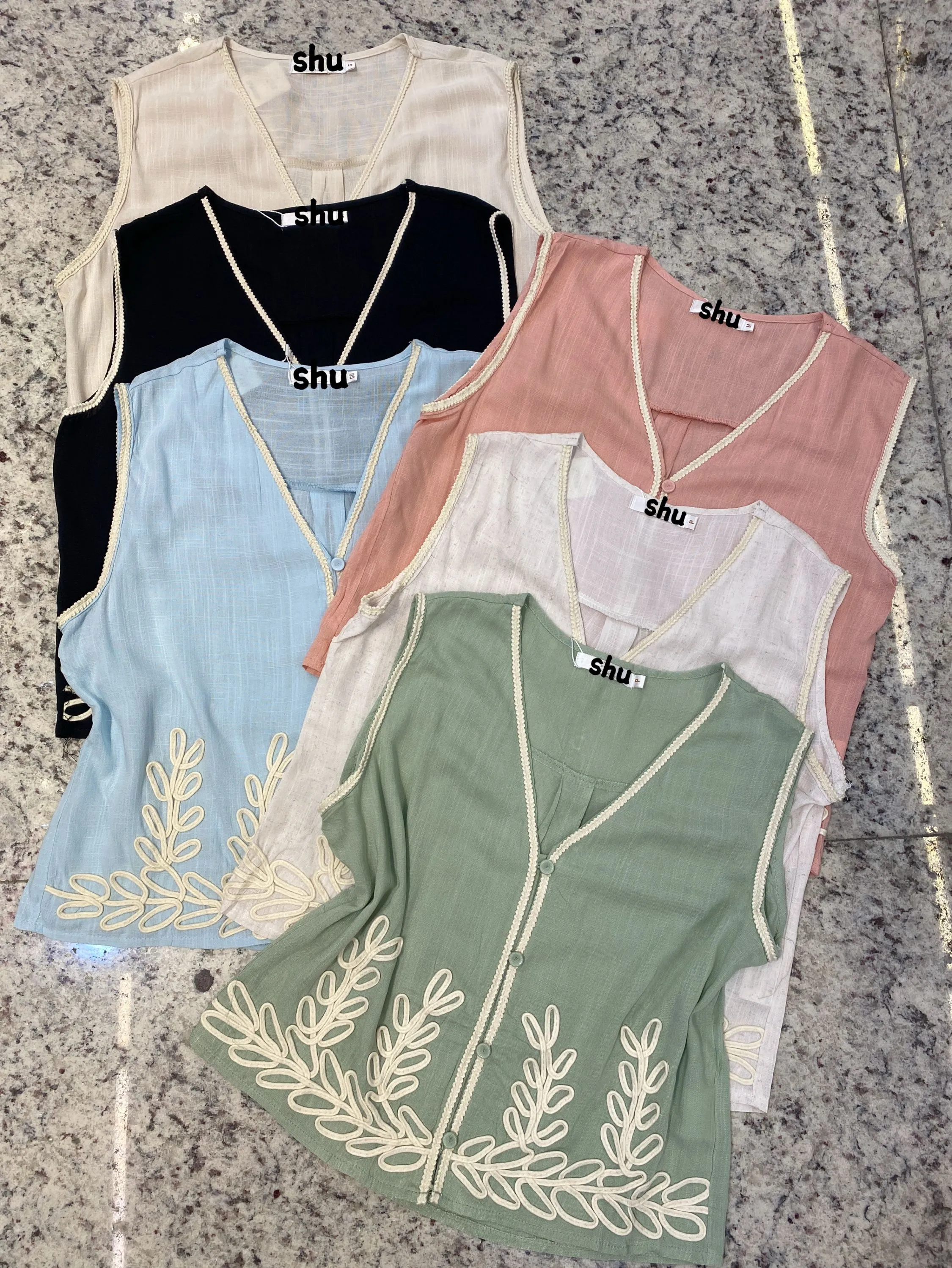 blusa com bordado sem manga shu loja