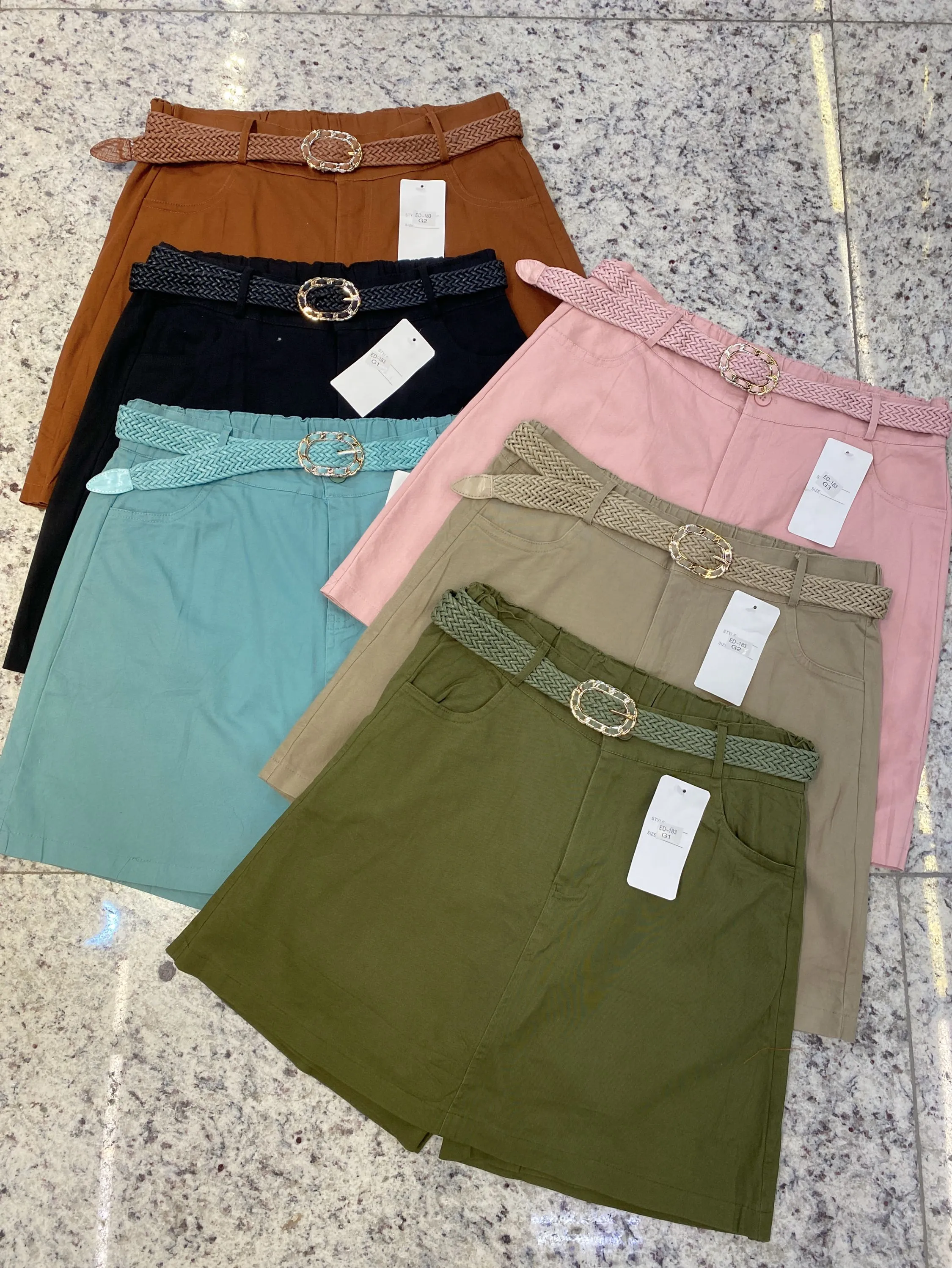 plus de short saia sarja com elastano com cinto shu loja