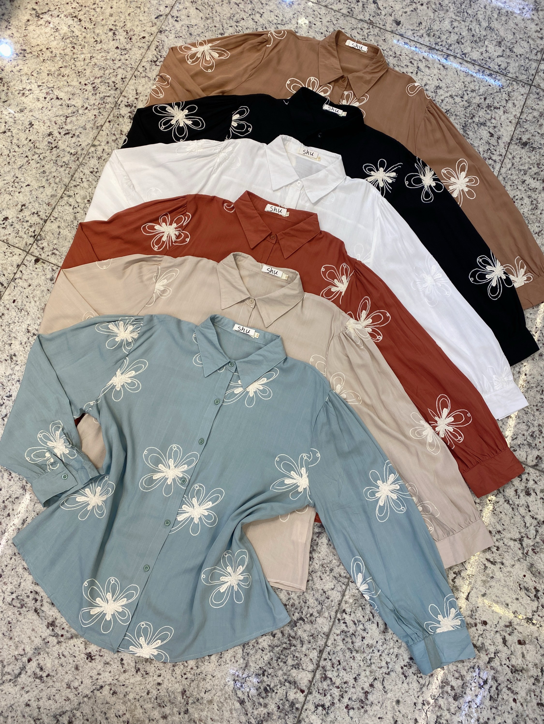 camisa de plus com bordada manga longa shu loja