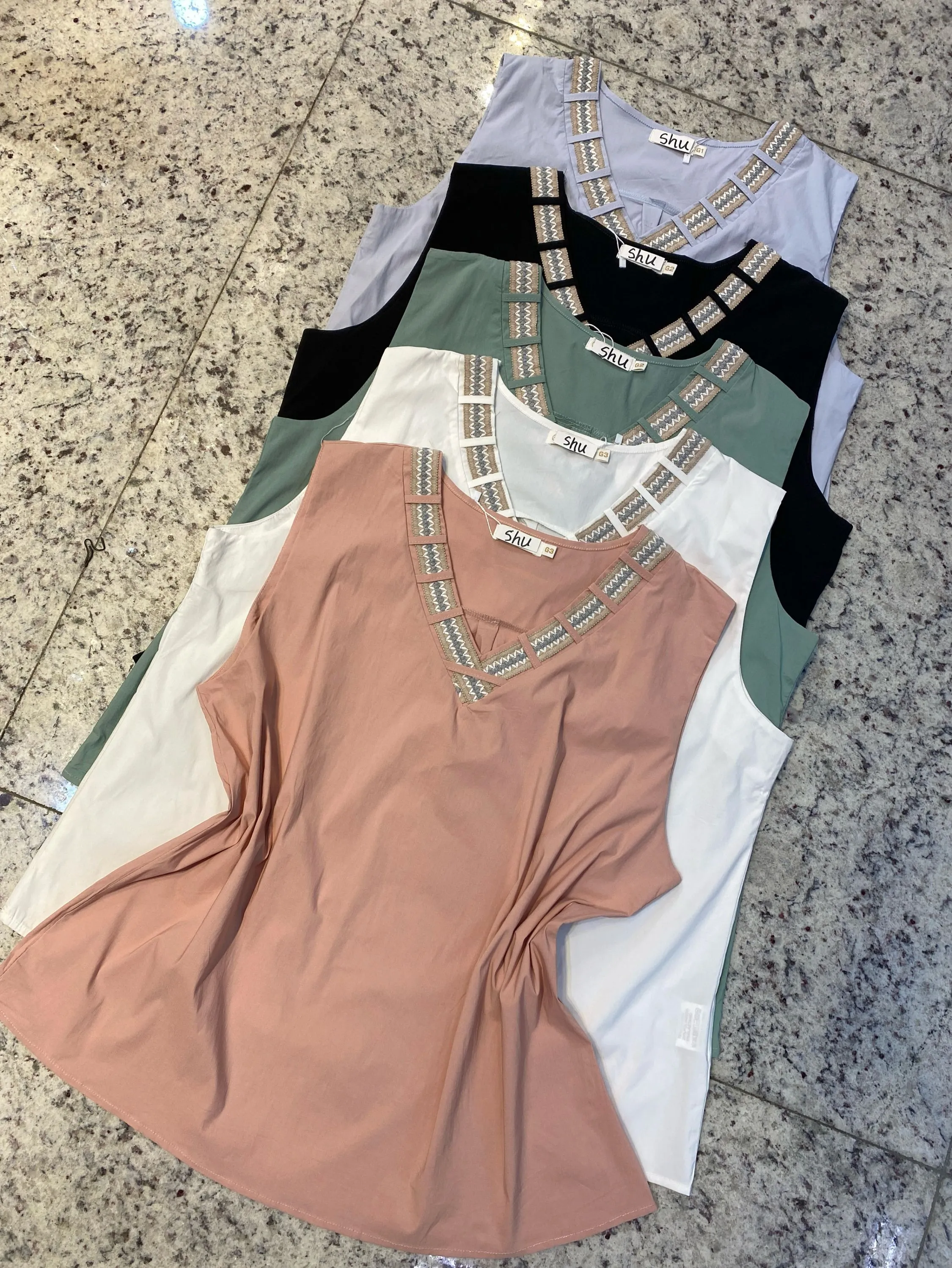 plus size lisa com elastano sem manga shu loja