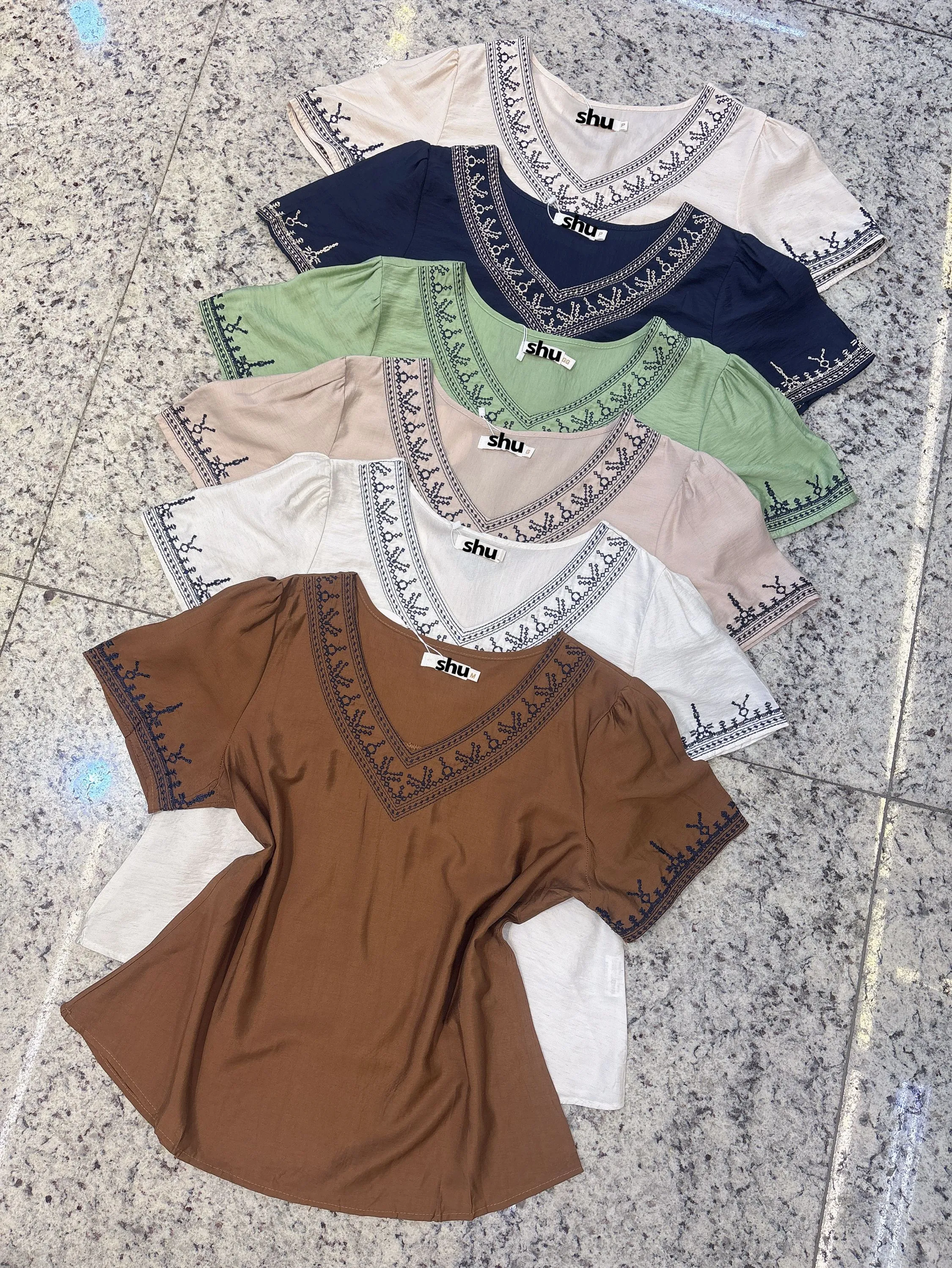 blusa com bordado manga curta shu loja
