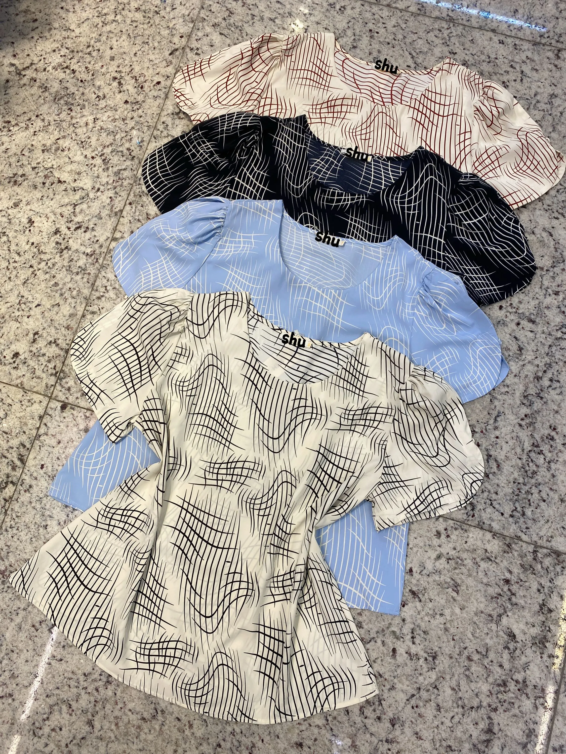 blusa estampada manga passada manga curta shu loja