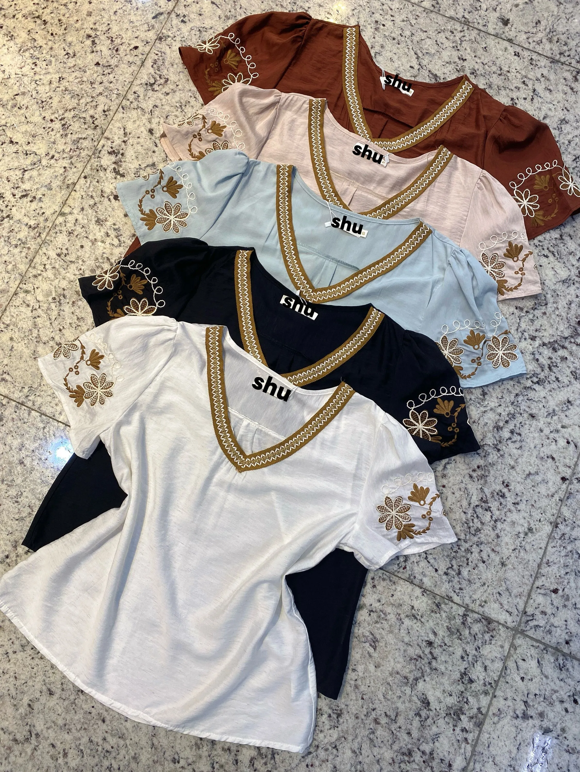 blusa manga curta com bordado shu loja