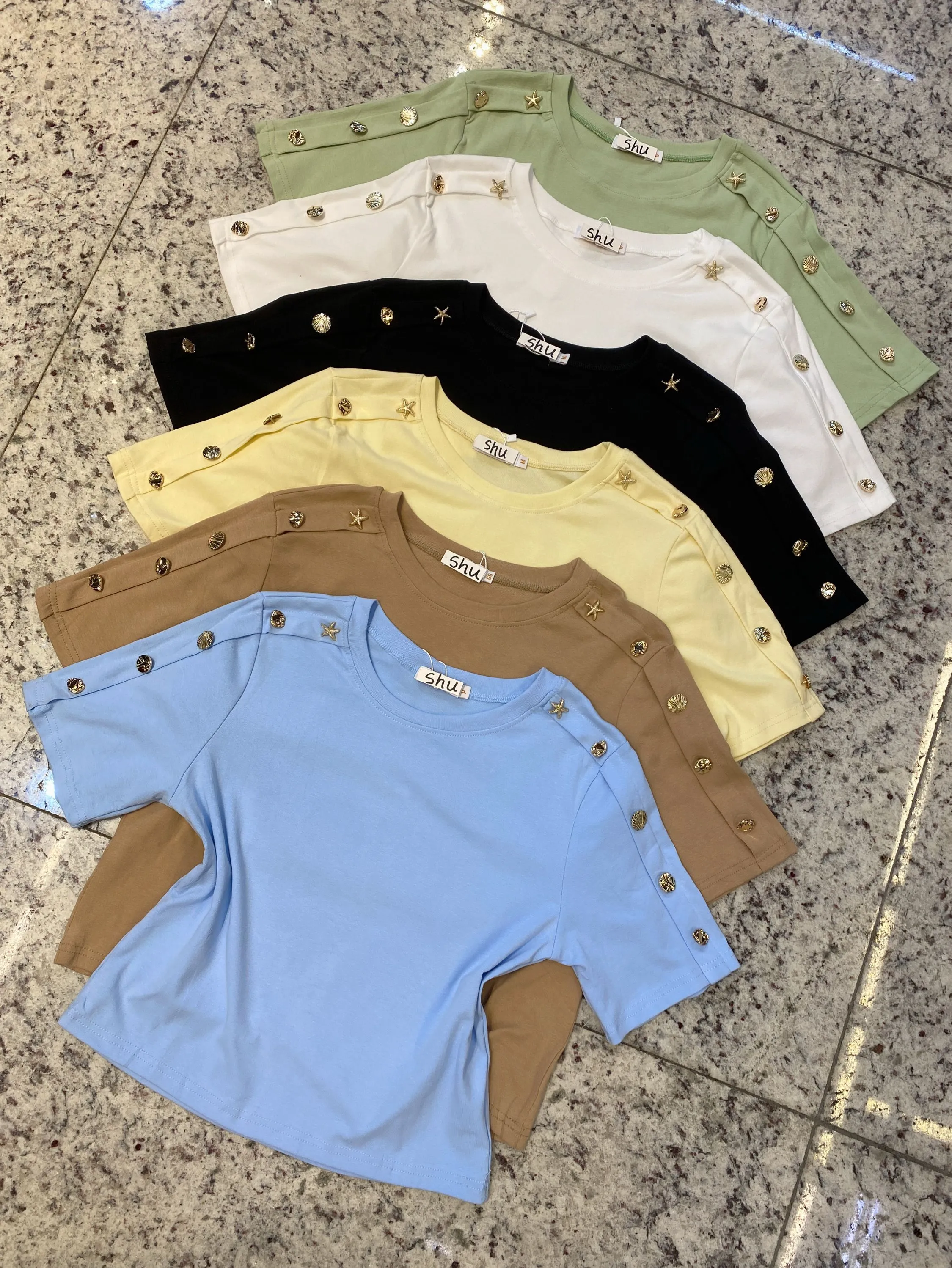 T-shirt de cropped manga curta shu loja