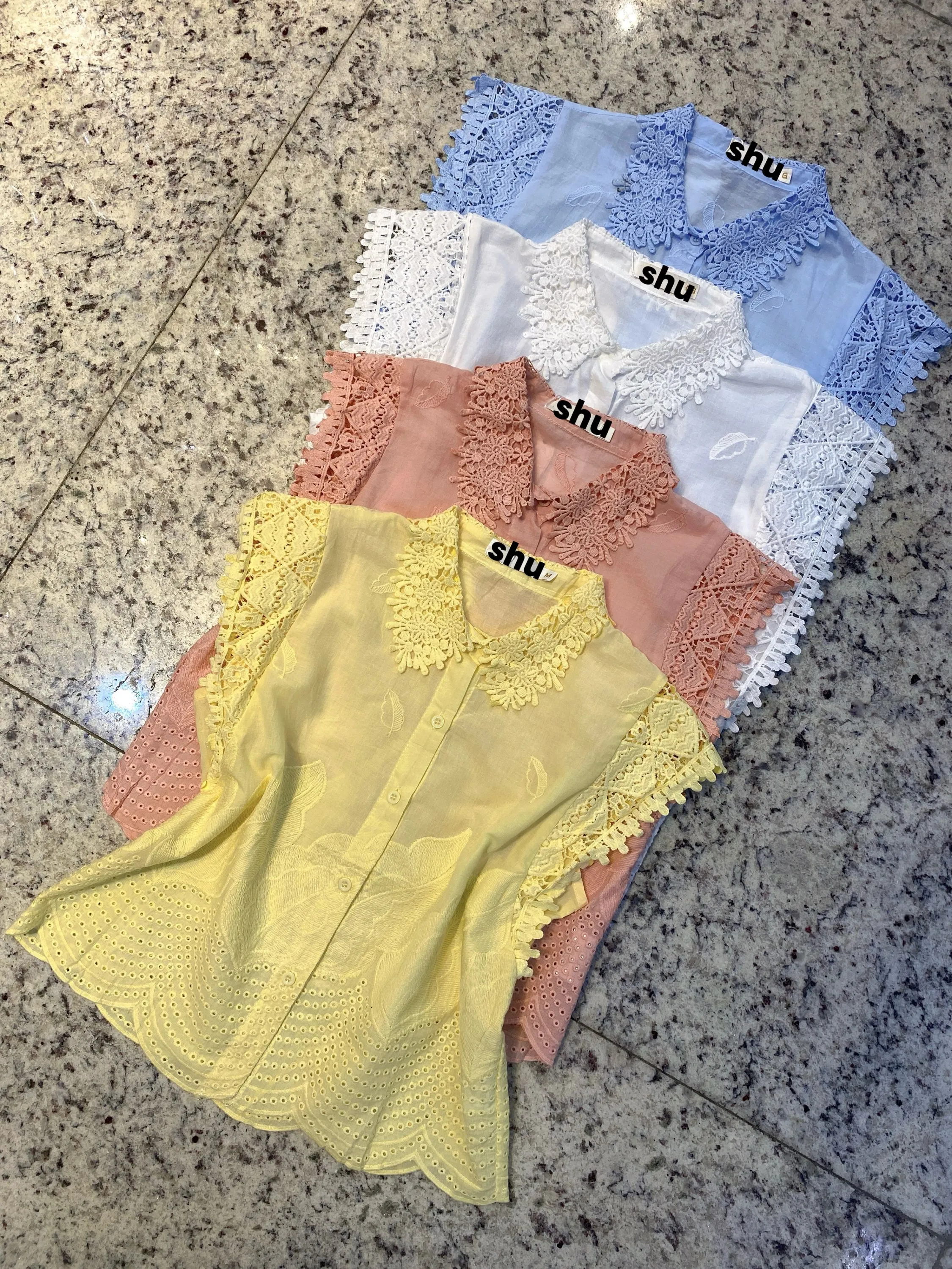 cropped de laise sem manga shu loja