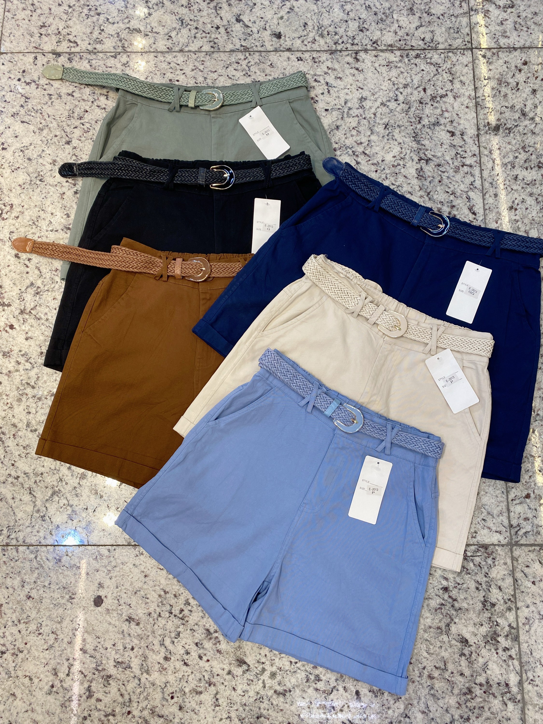 short sarja com elastano com cinto shu loja