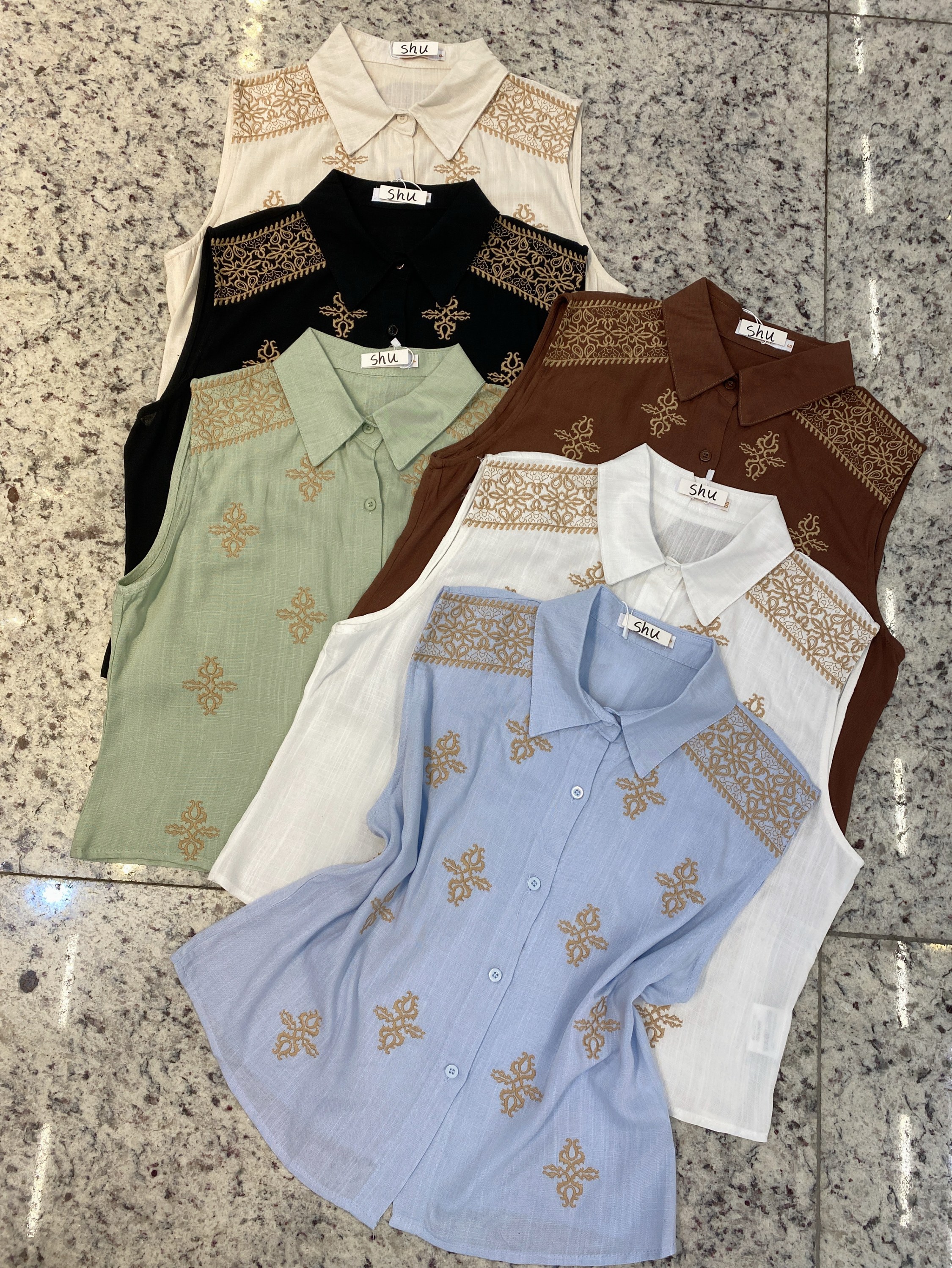 cropped com bordado sem manga shu loja