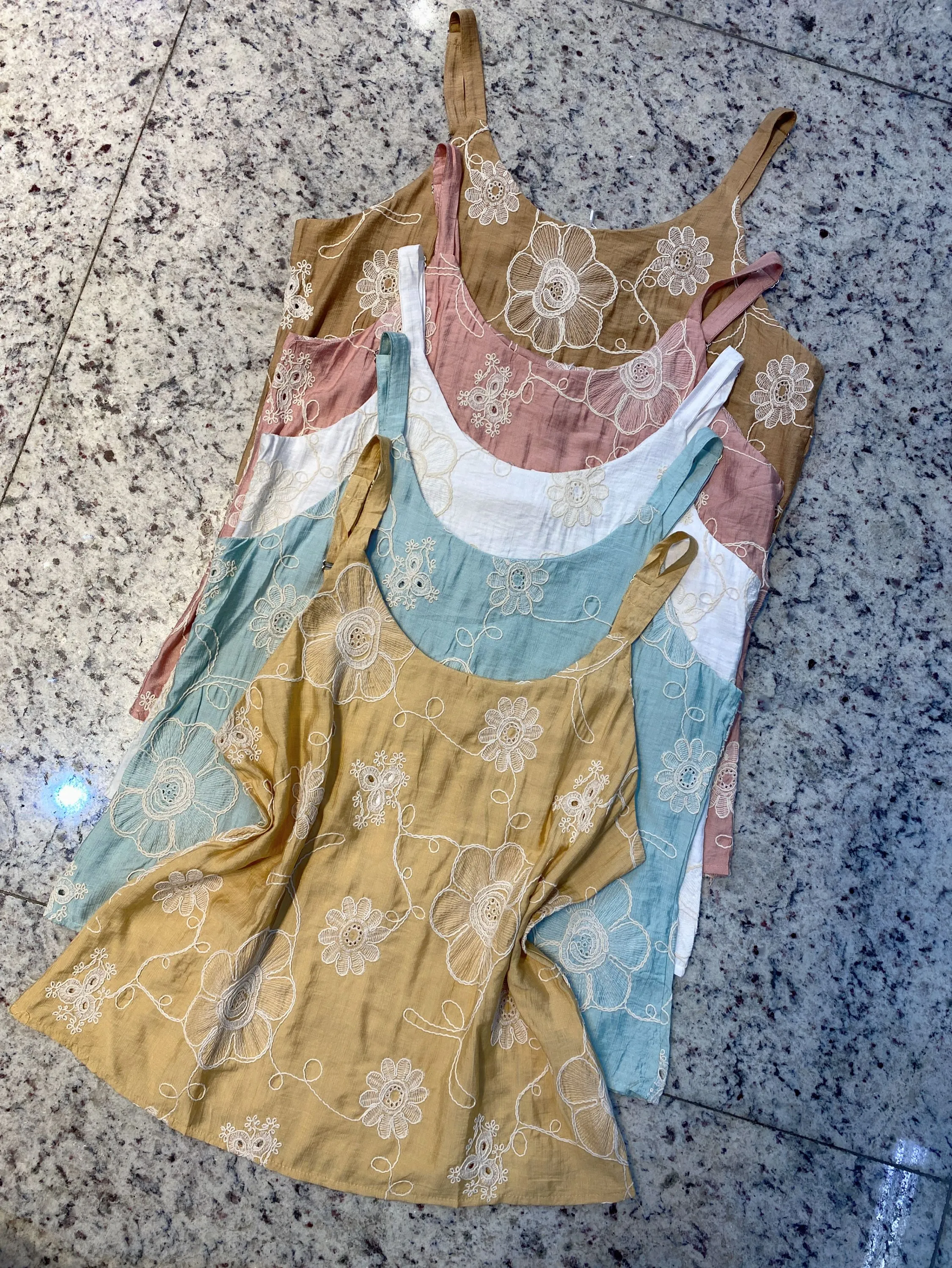 blusa de alças com bordado shu loja