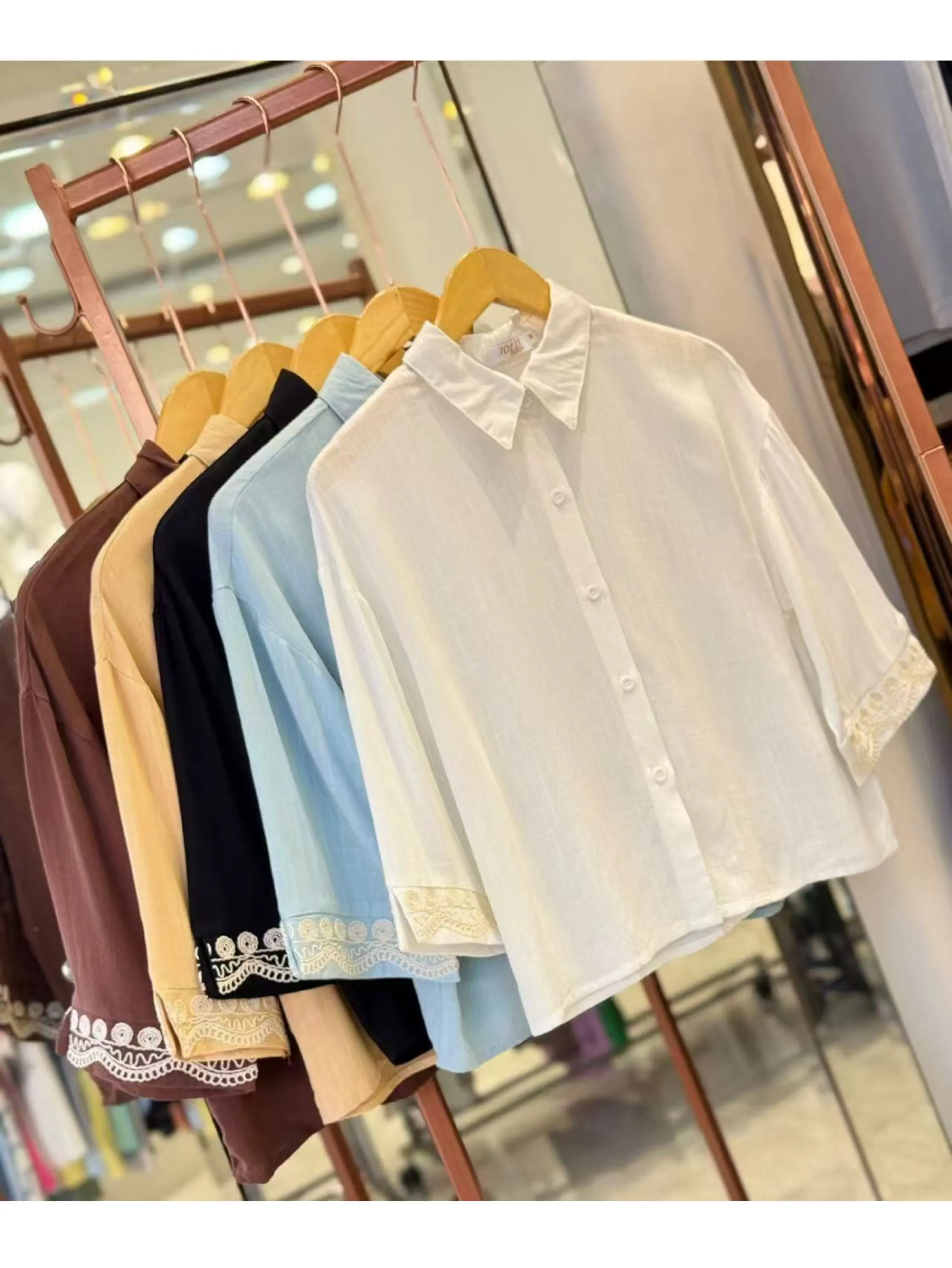 blusa lisa manga 3/4 manga com bordado shu loja