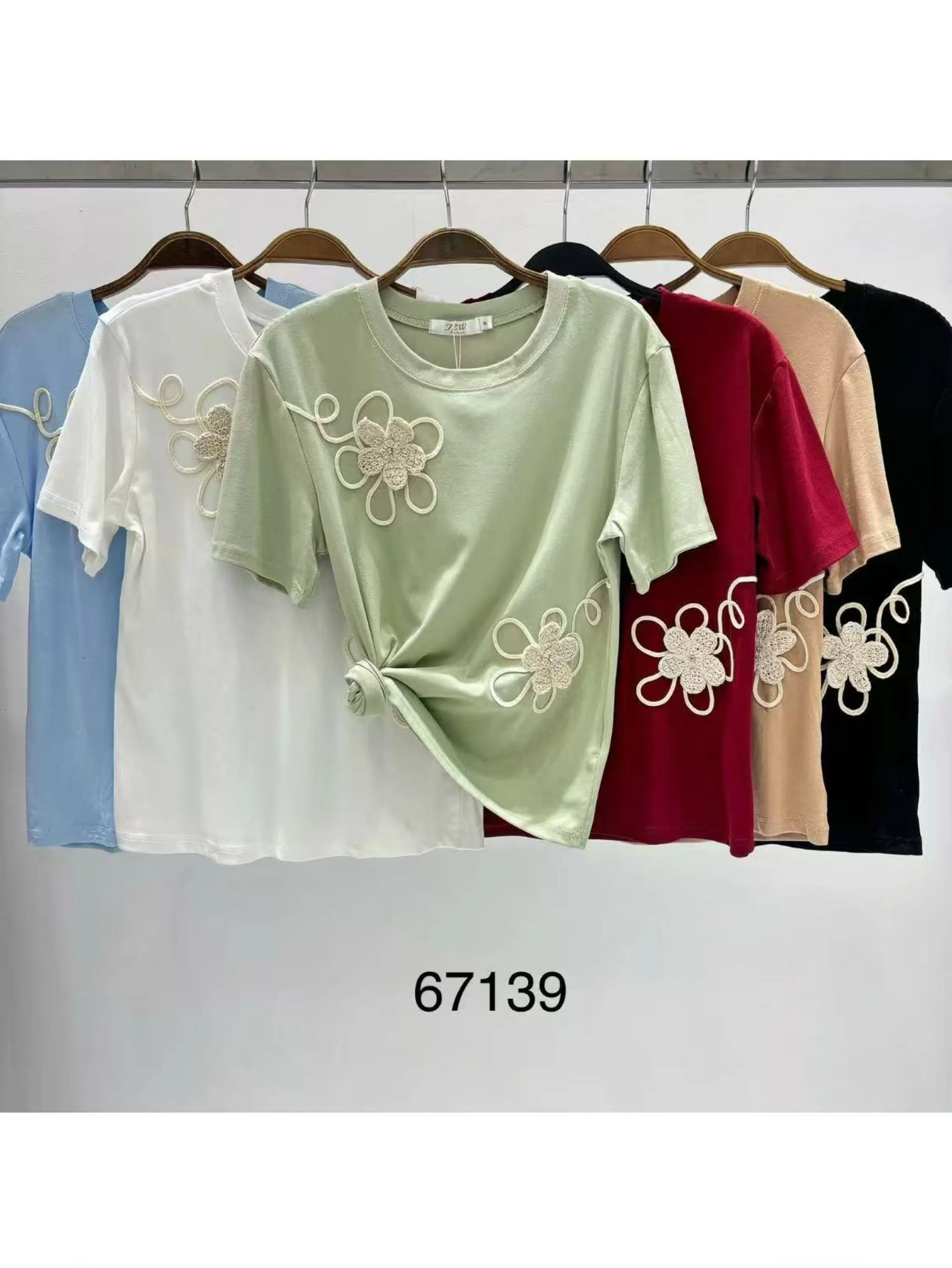 T shirt com bordada manga curta  shu loja
