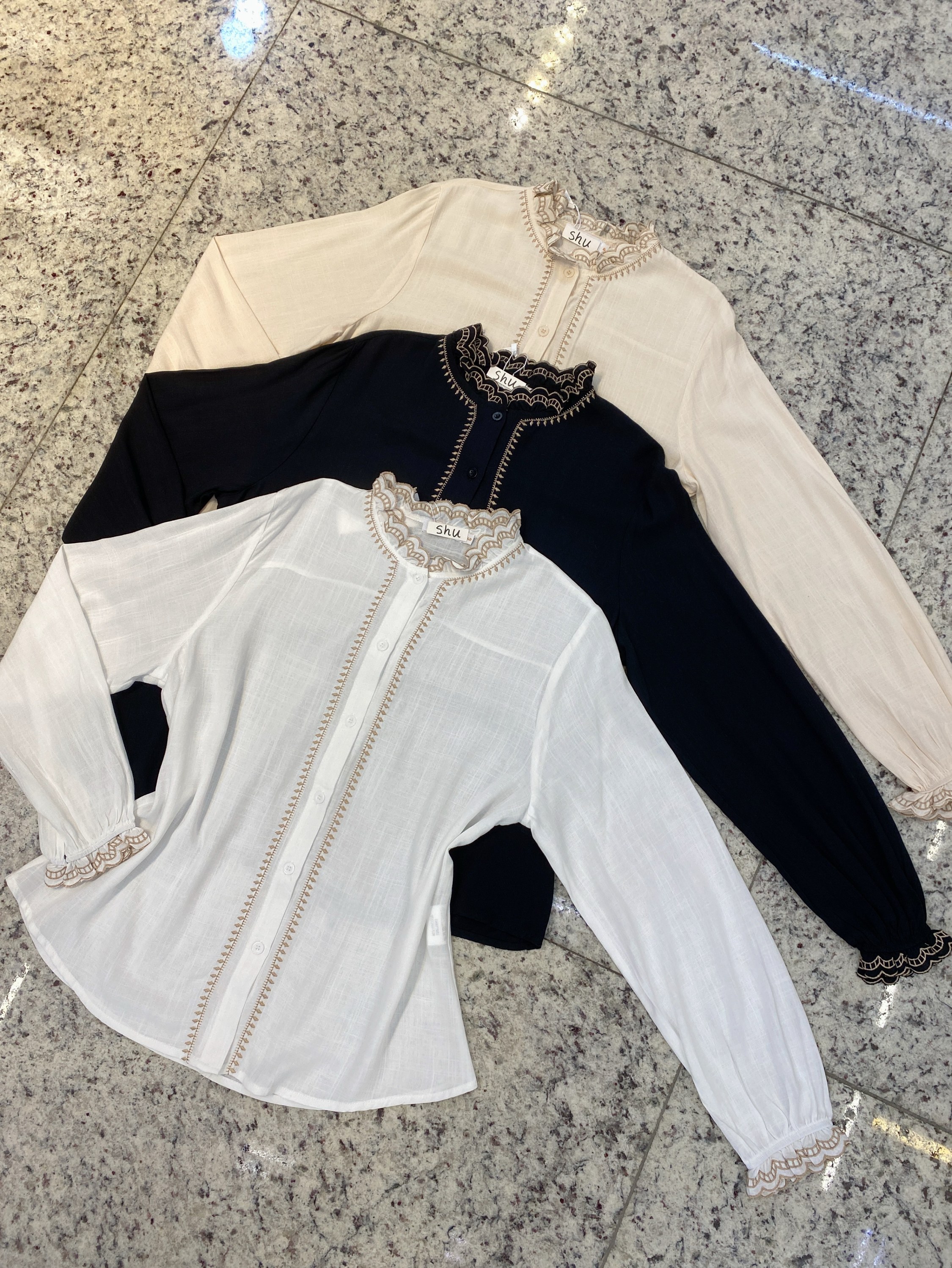 camisa com bordado gola babado manga longa shu loja