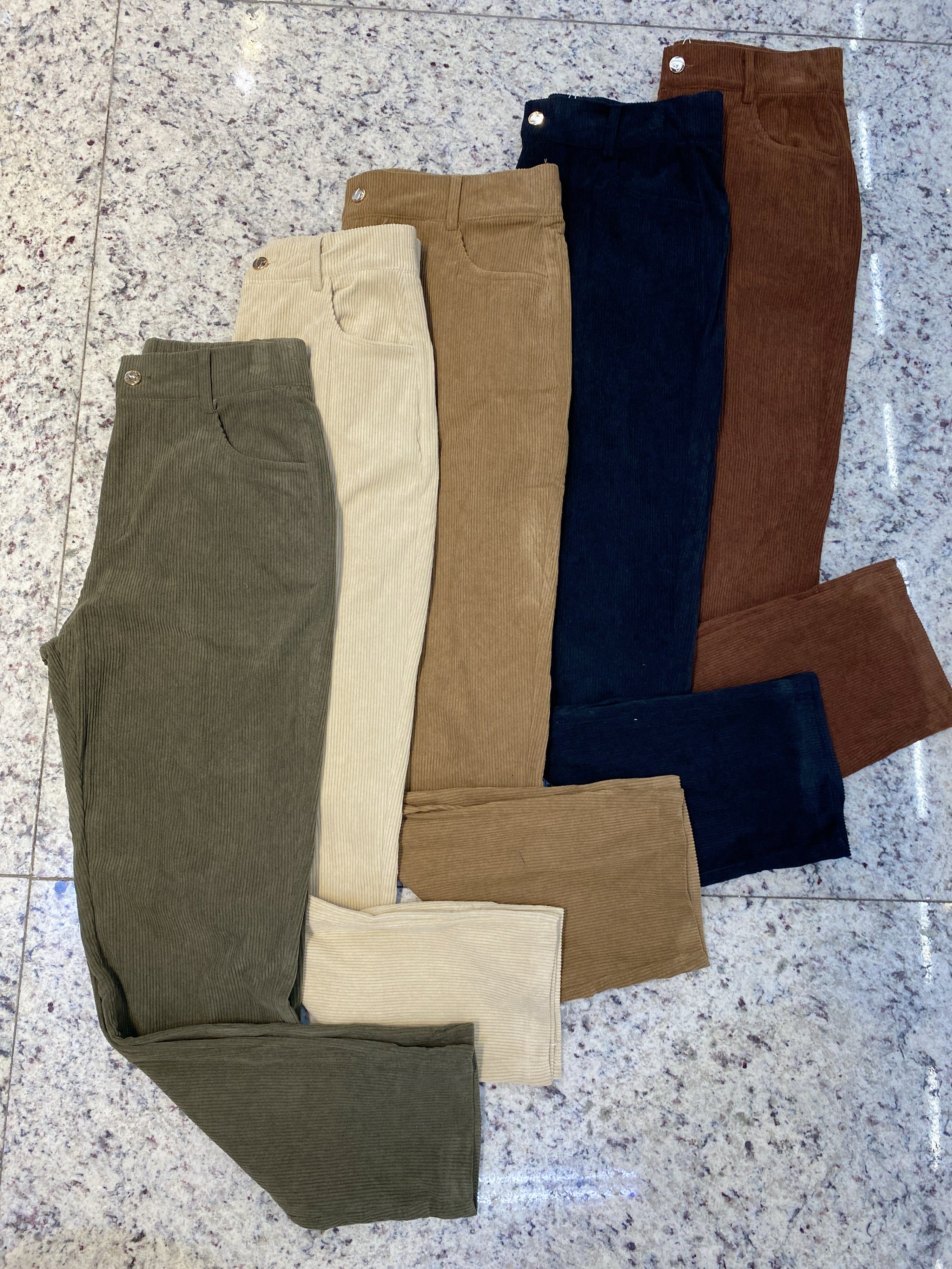 calça de  veludo com elastano shu loja