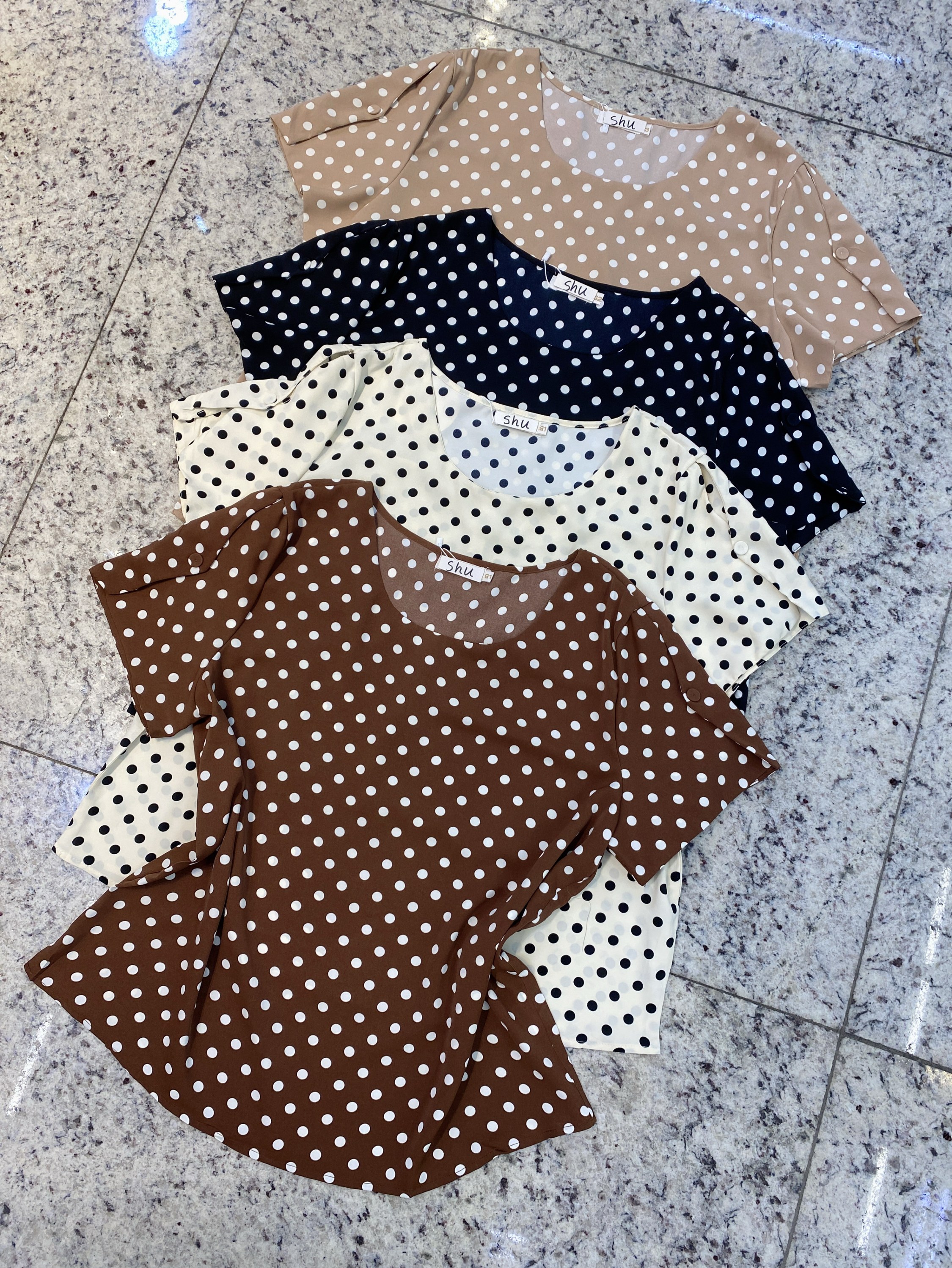 blusa de plus com bolinha manga curta shu loja