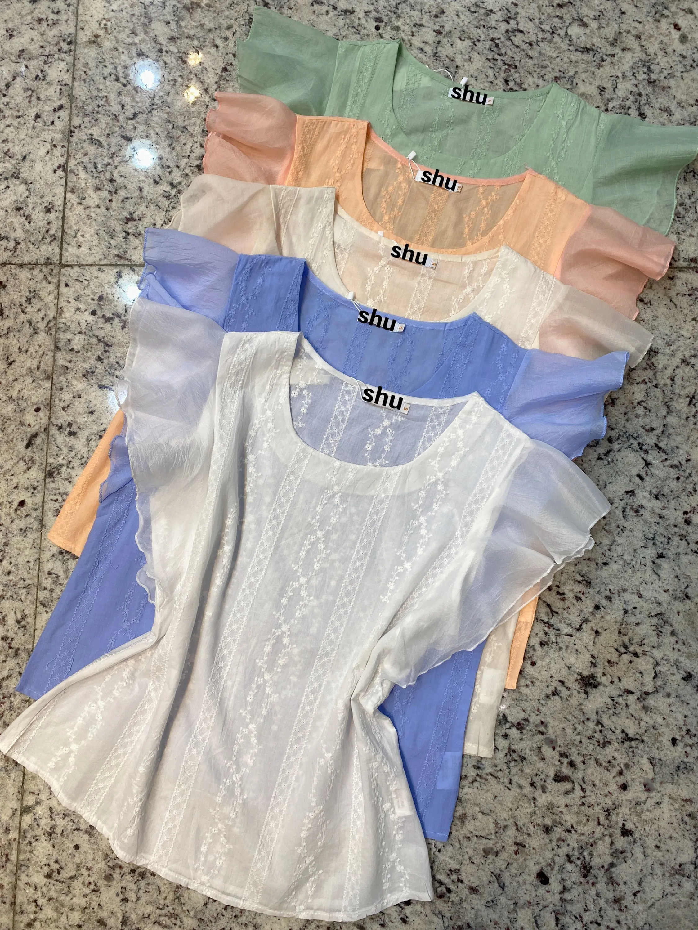 blusa de laise manga babado shu loja