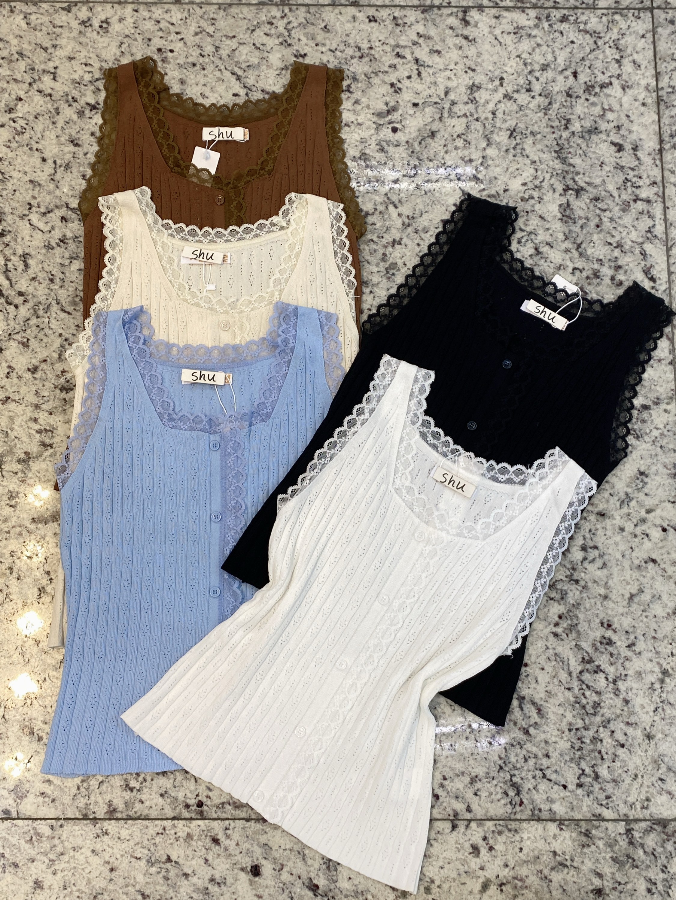 blusa com renda sem manga shu loja