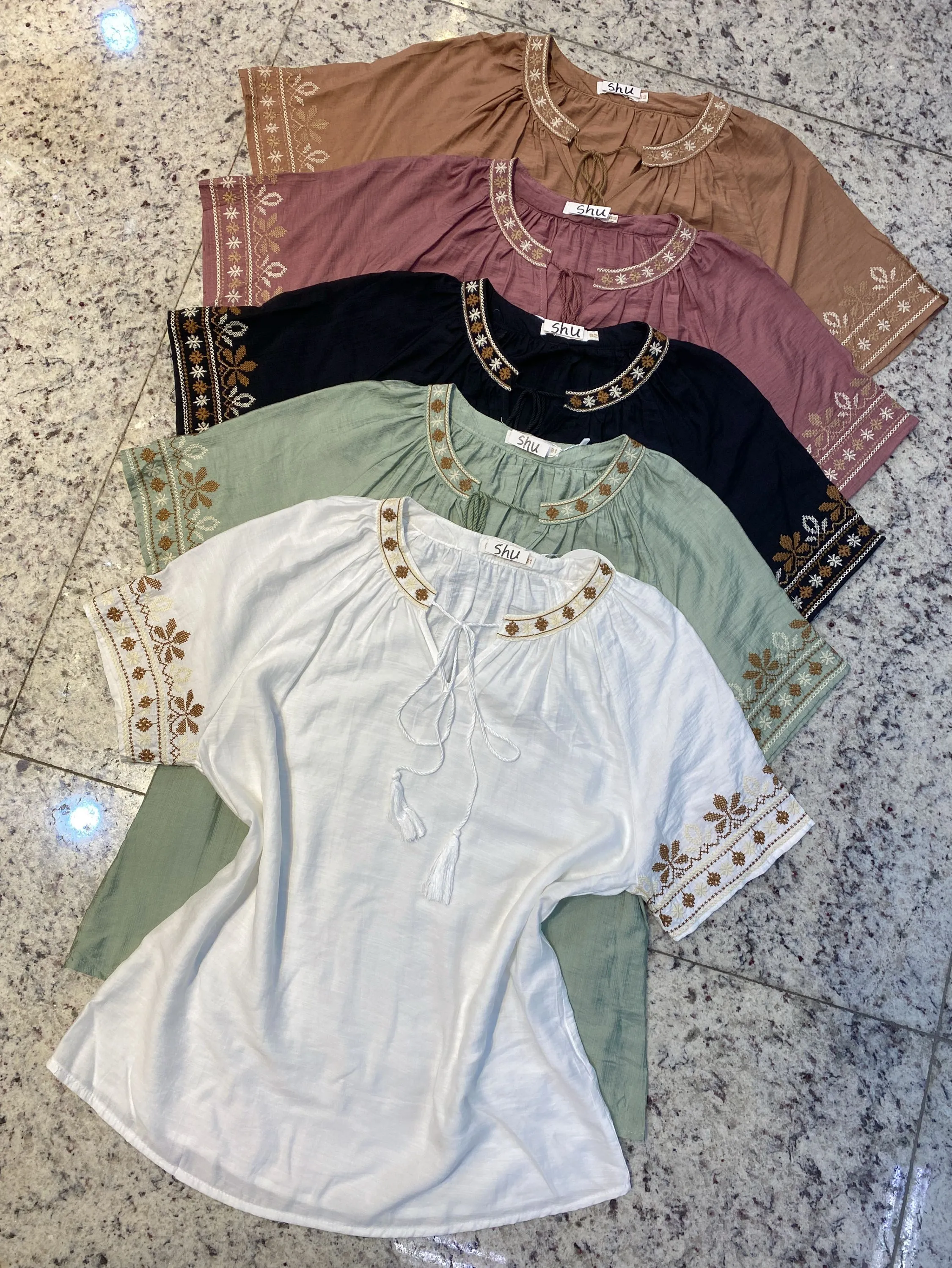 plus size com bordado manga curta shu loja