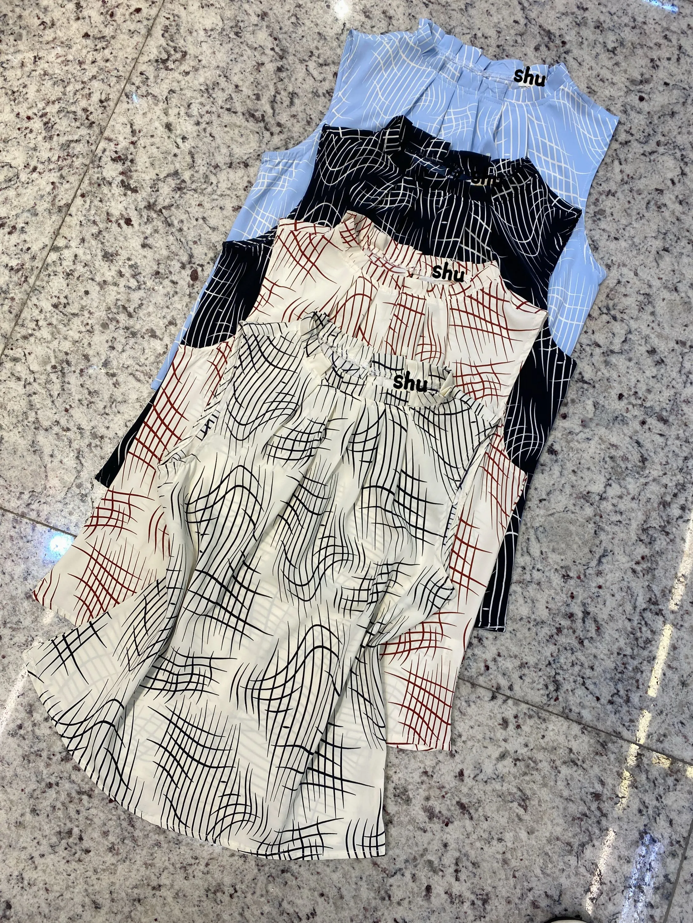 blusa estampada gola babado sem manga shu loja