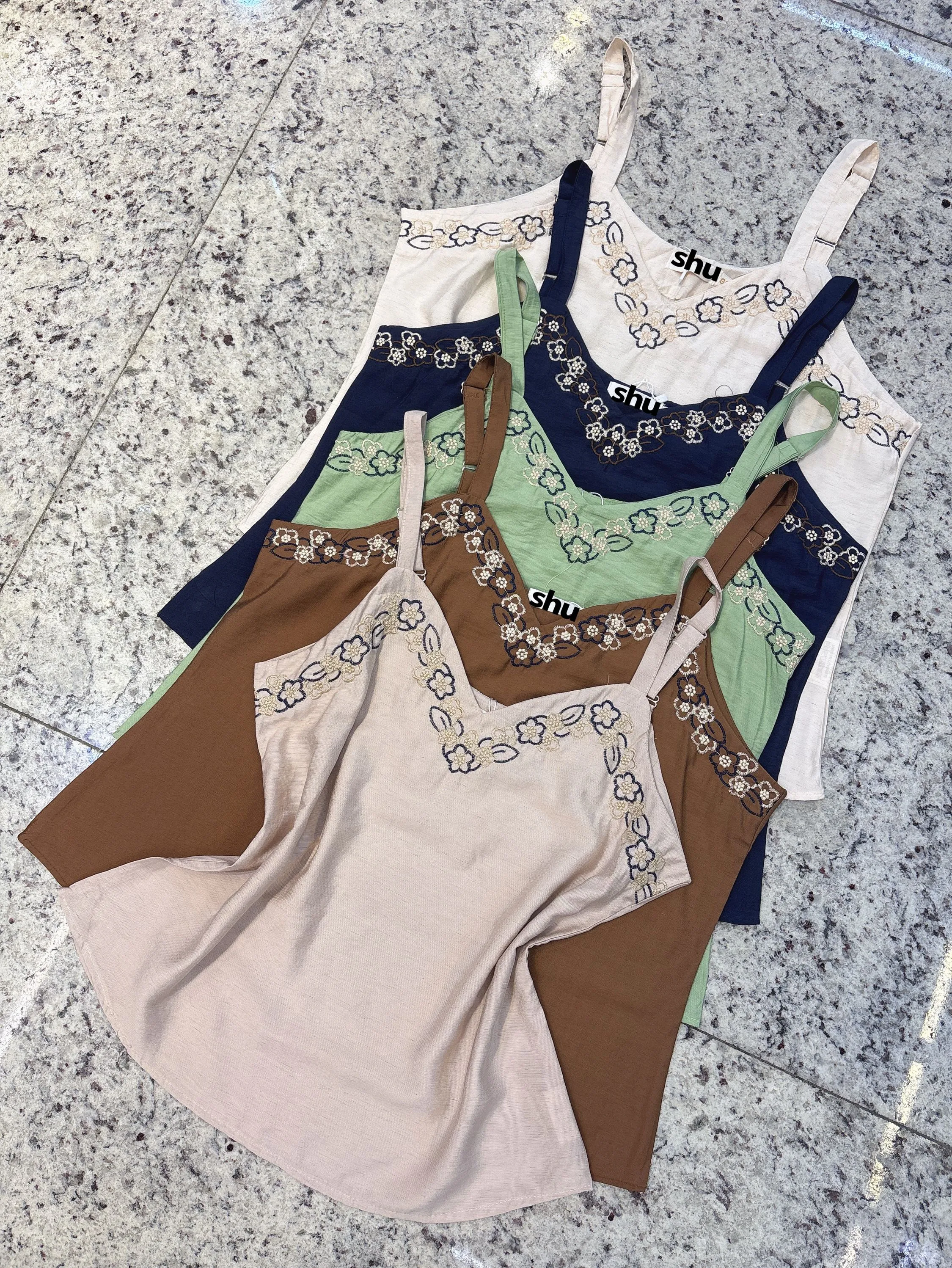 blusa de alça com bordado shu loja