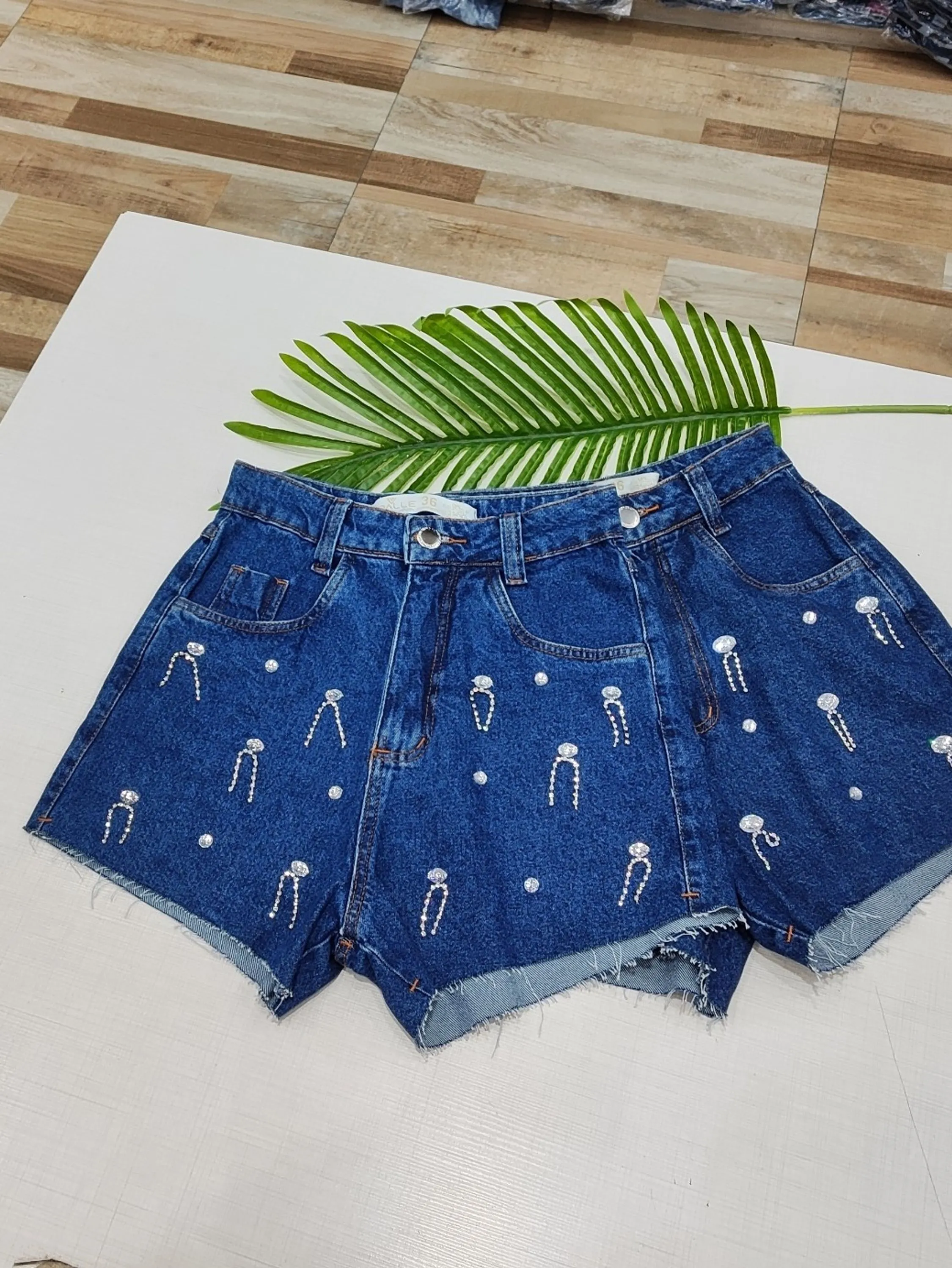 Short Jeans Feminina Pedraria Grande