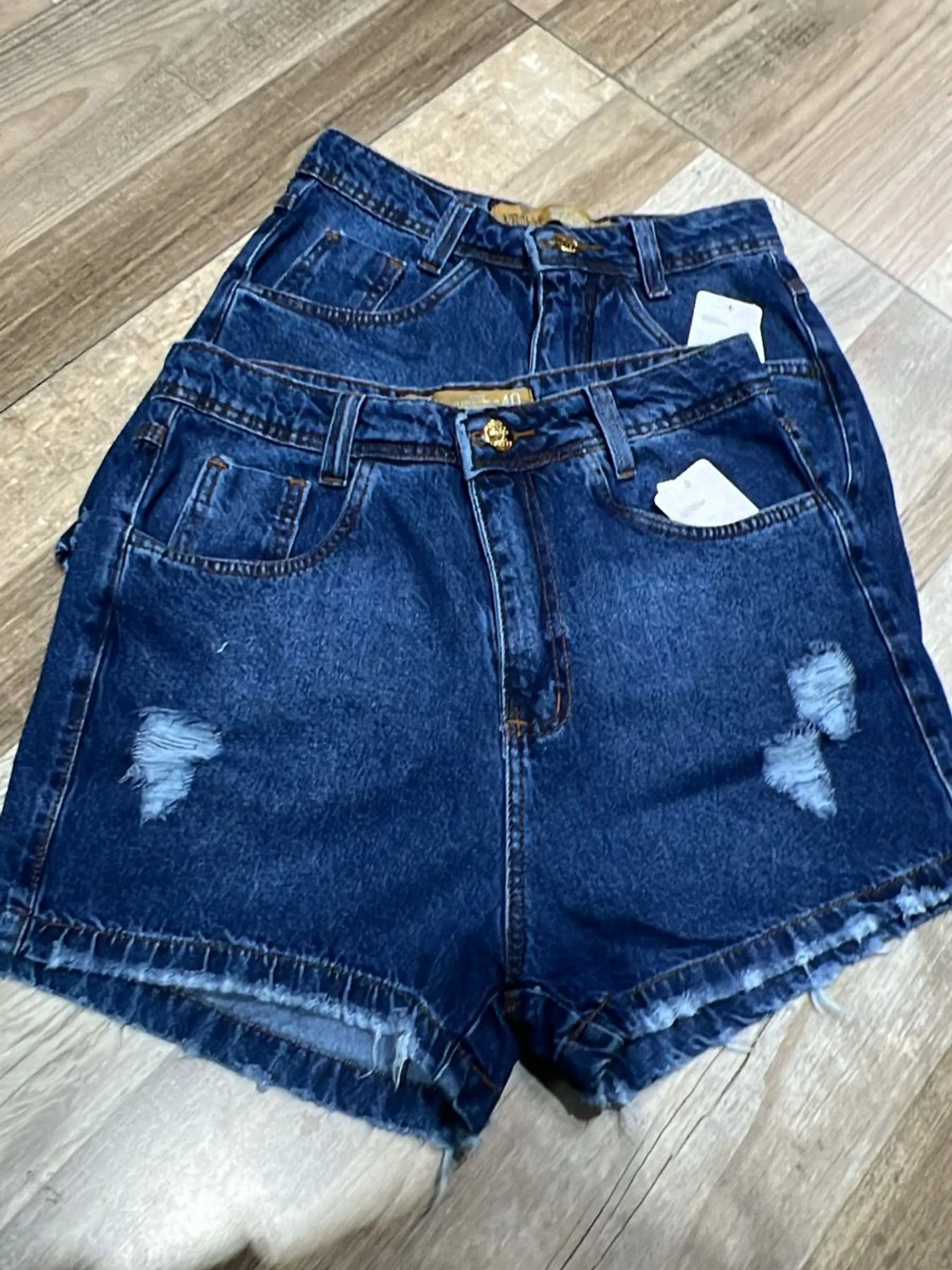 Short Jeans Feminina Rasgado