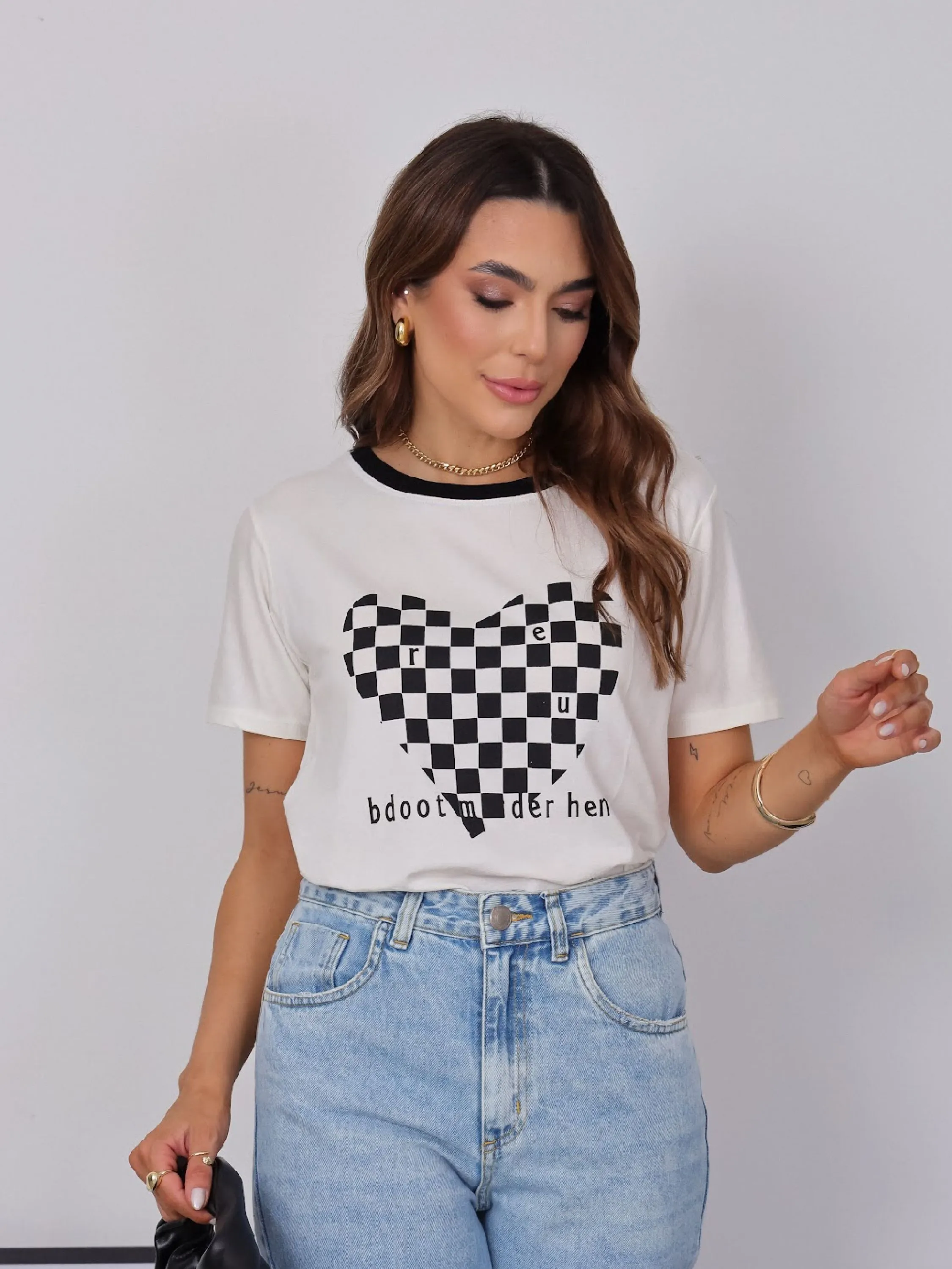 Blusa feminina  estampa coração  com gola bicolor lançamento