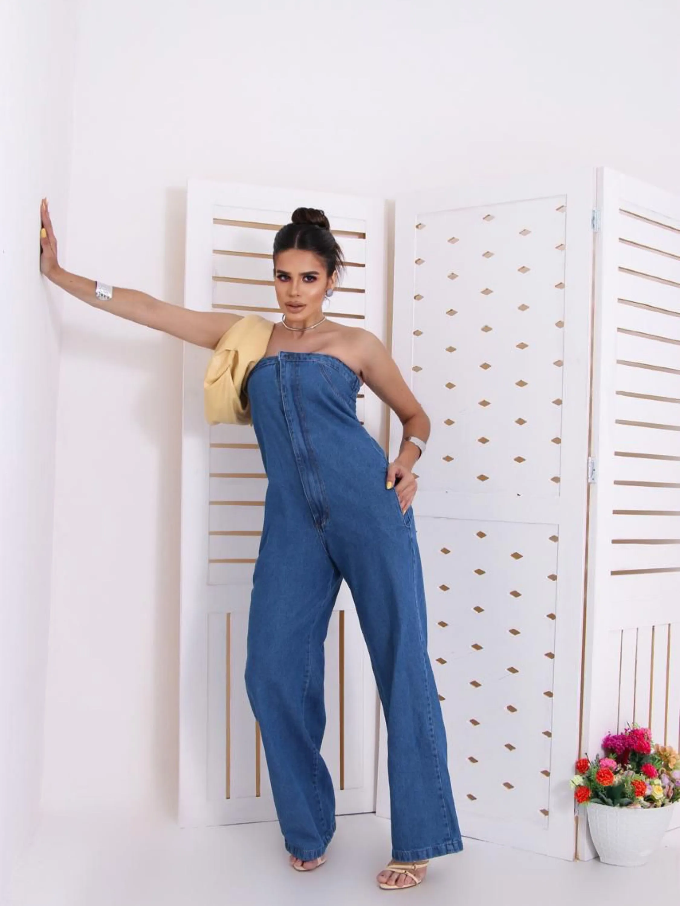 Macacão jeans feminino pantalona tomara que caia lançamento