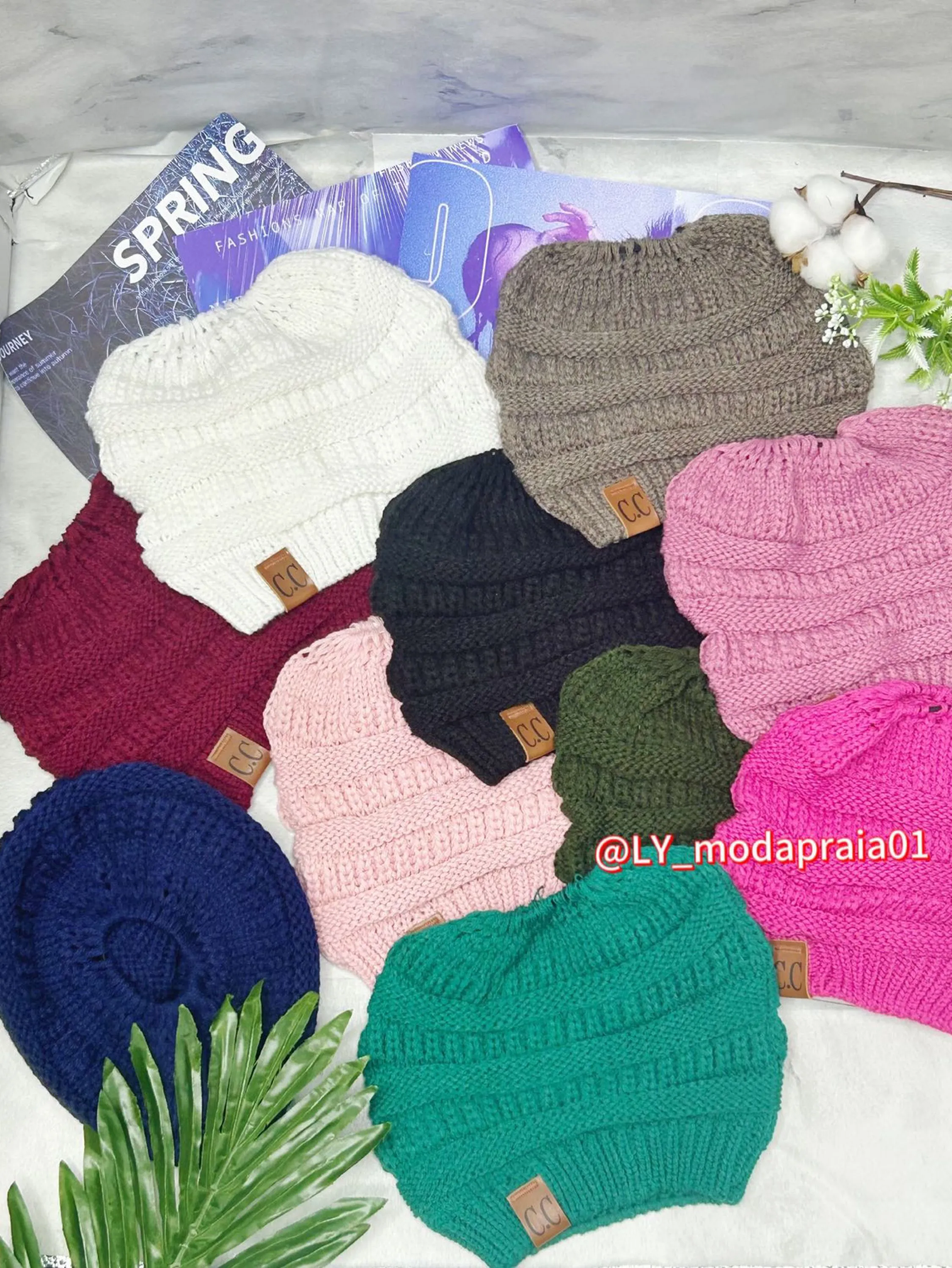 Touca Feminina Inverno Gorro De Lã Com Furo Para Rabo De Cavalo（Envie cores aleatórias）