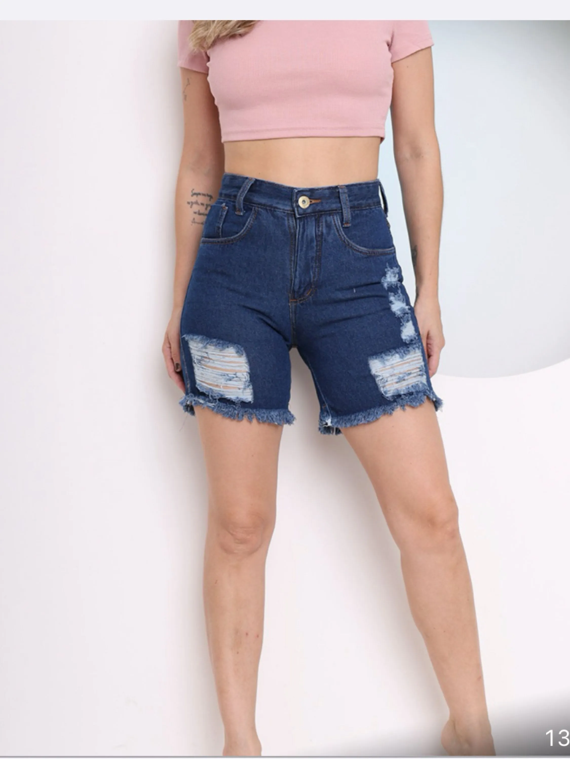 Bermuda Jeans Feminina com rasgado