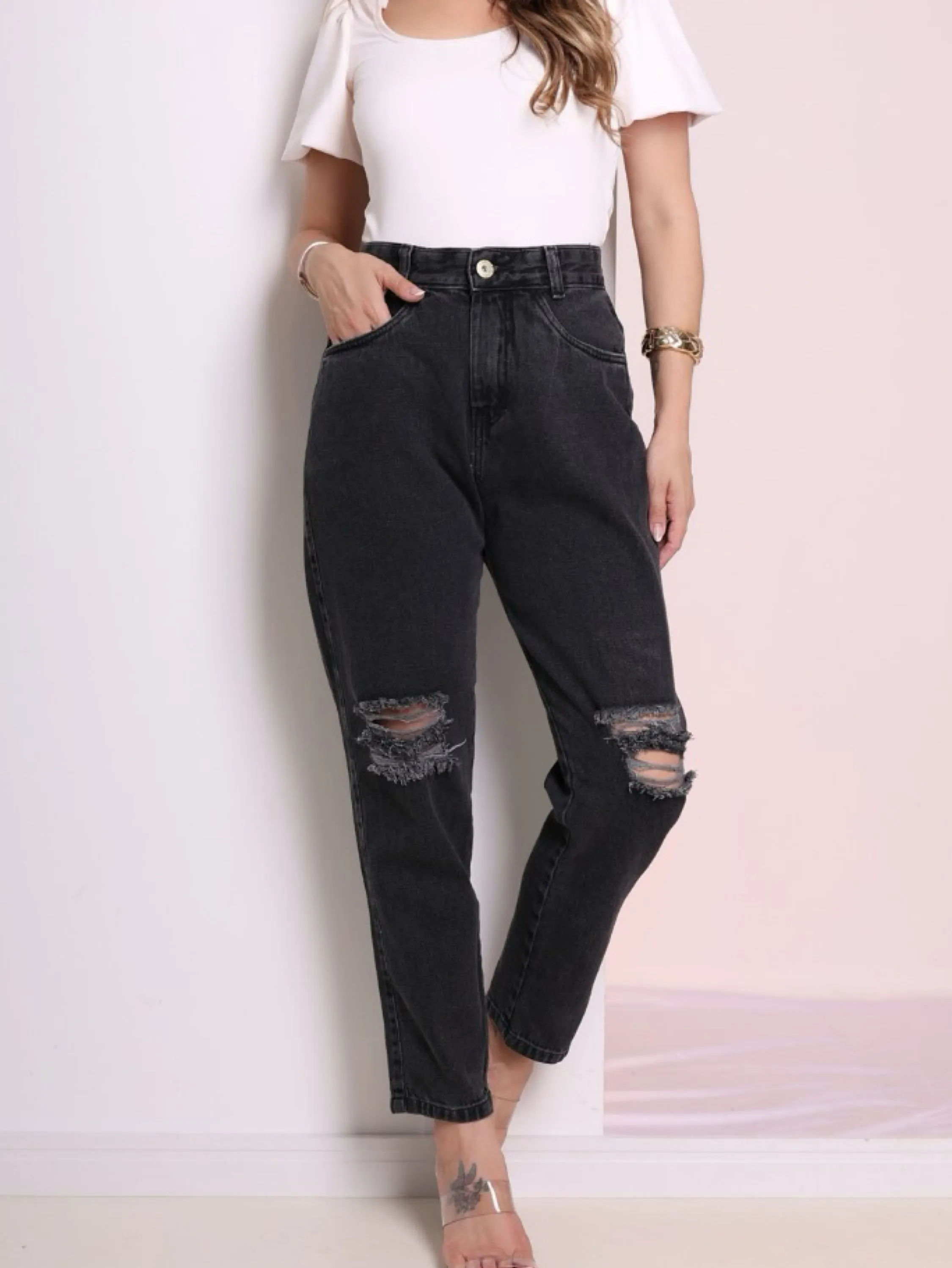 Calça Mom Jeans com Rasgadin no Joelho