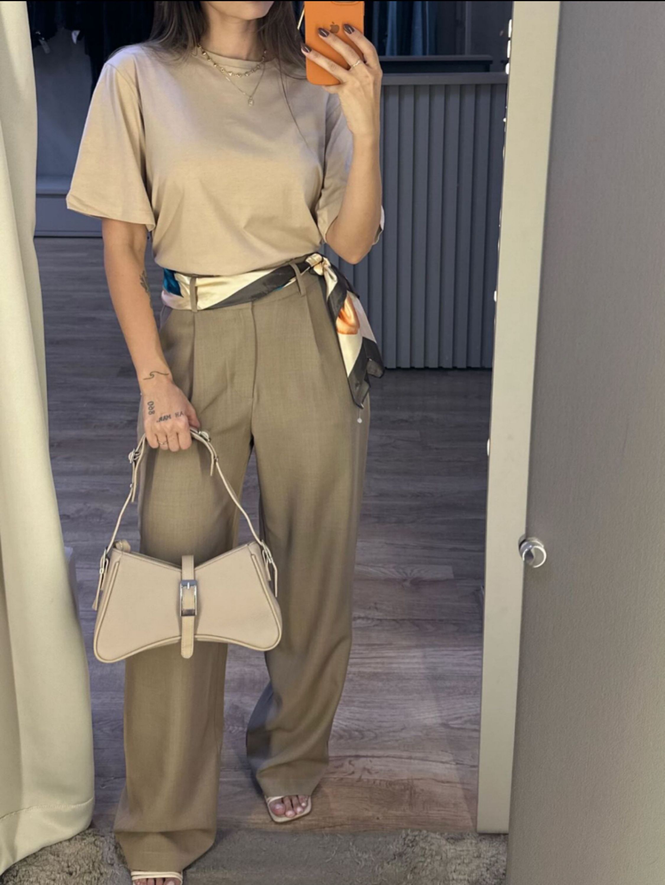 Calça pantalona lisa