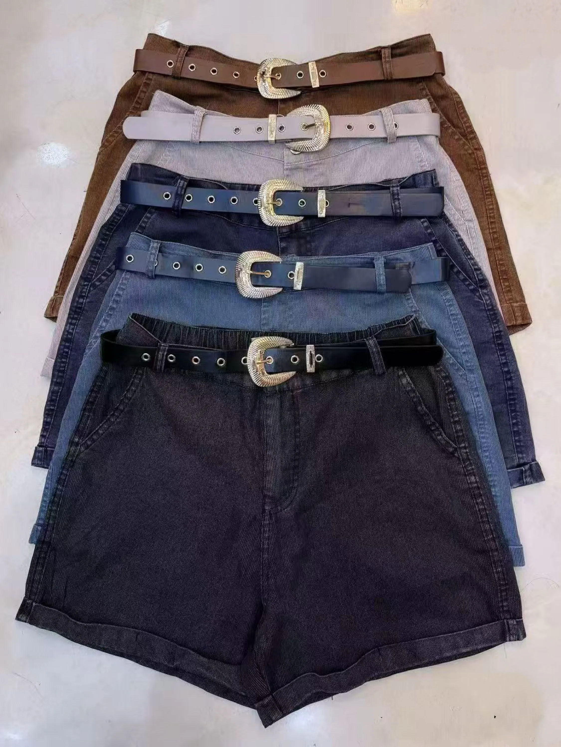 Short saija decido novo com cinto tem elastano linda