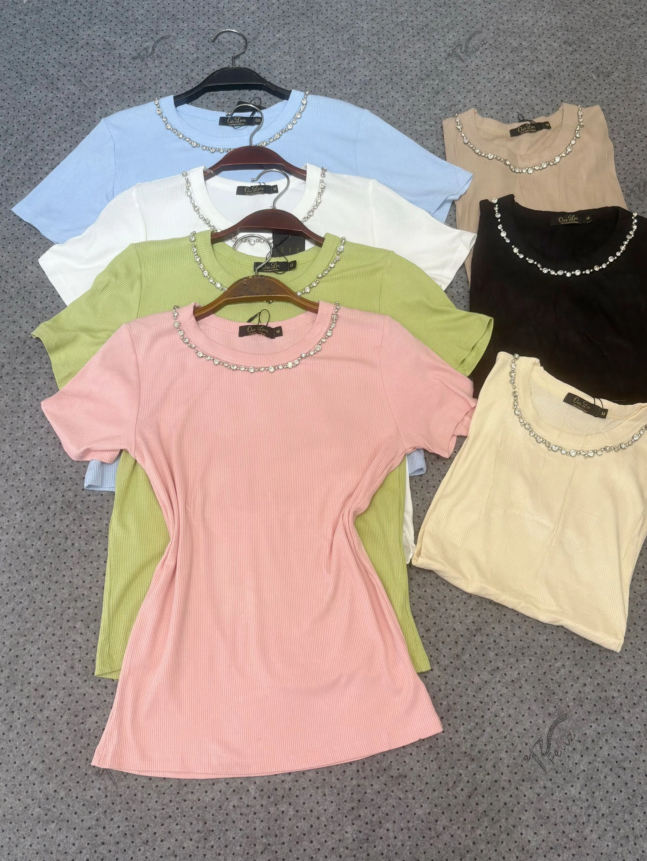 T shirts gola com pedraria novidade linda