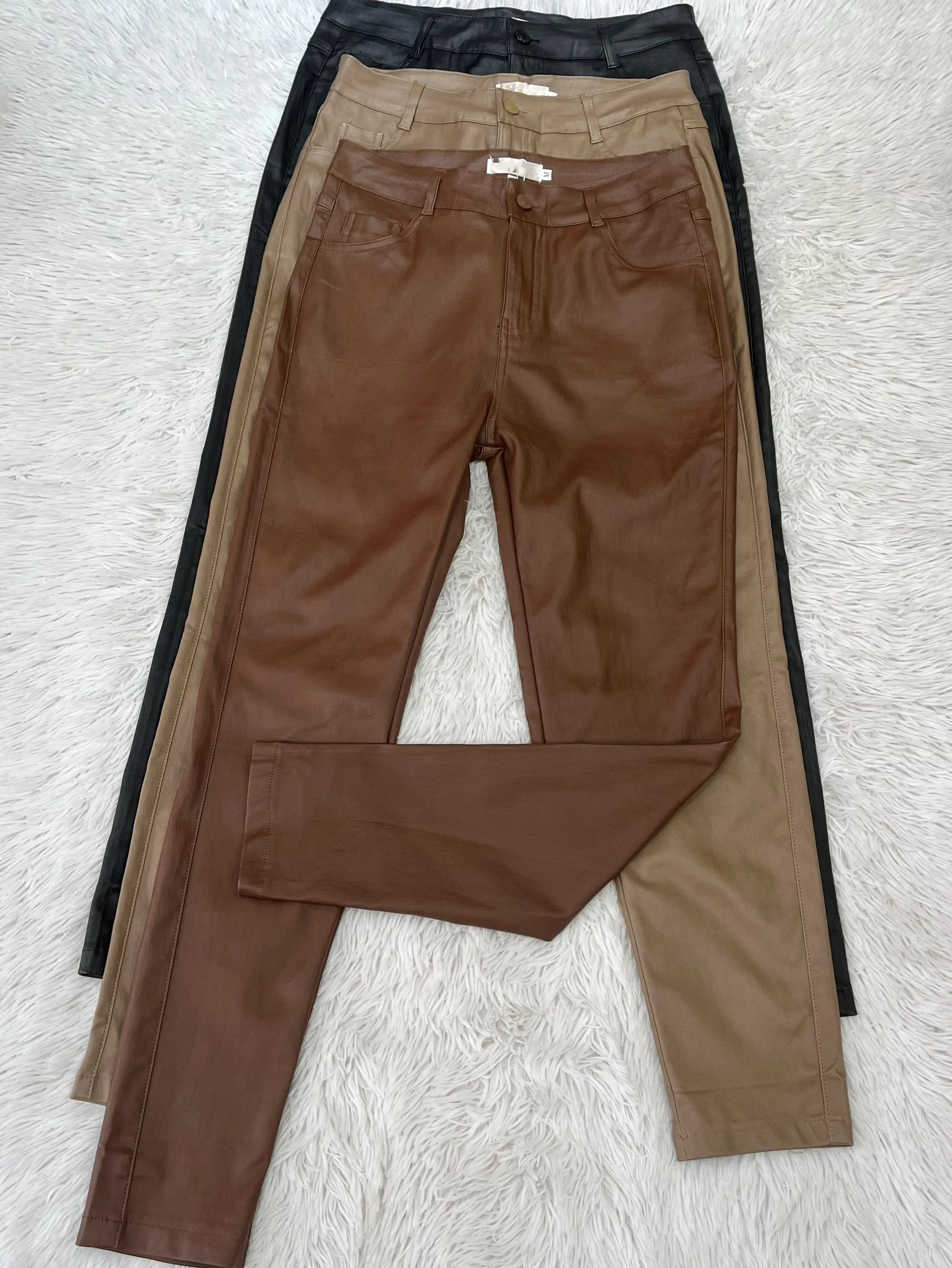 Calça resilnada com elastano novidade lida