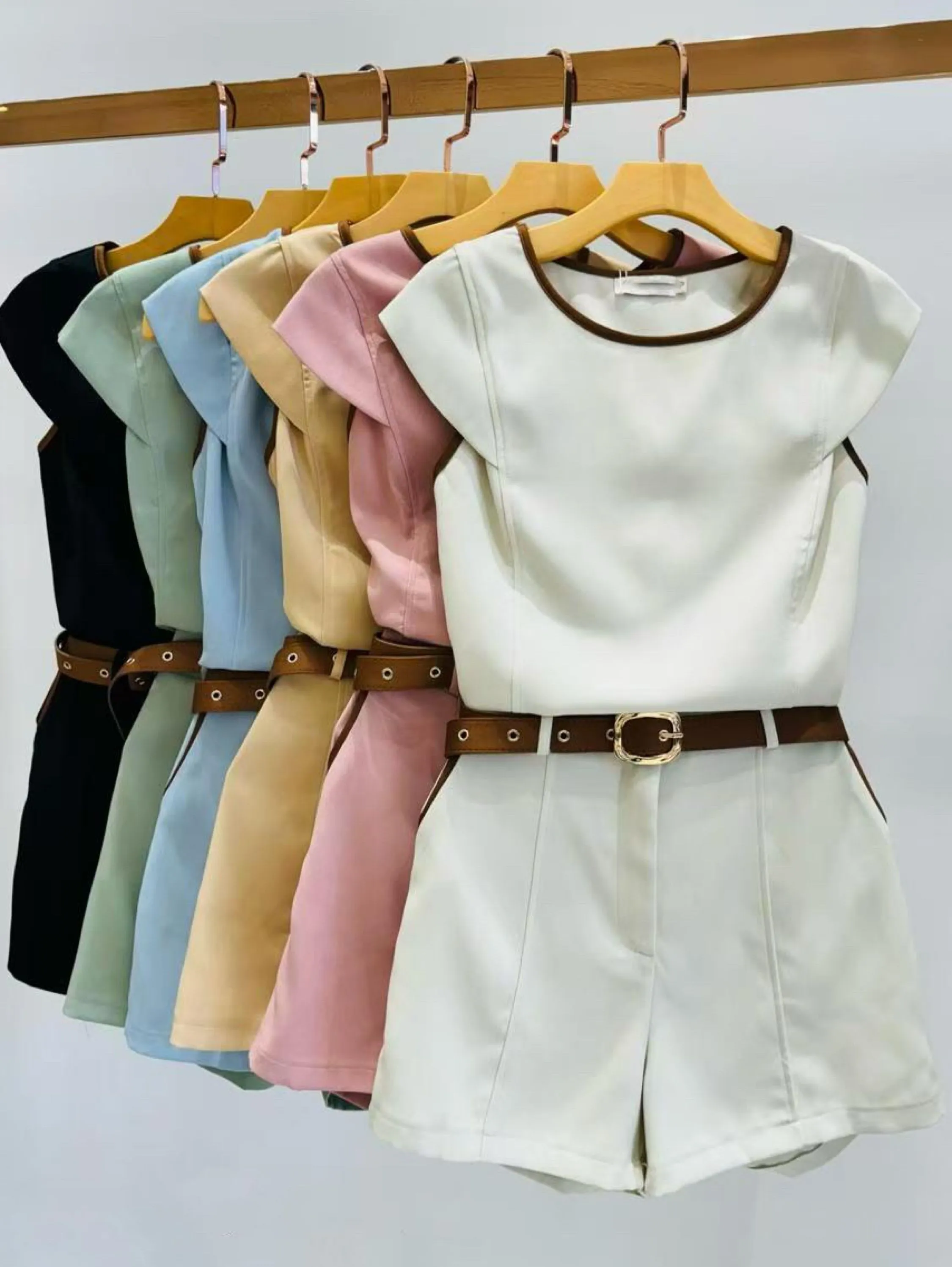 Conjunto blusa com short bem cinto novidade bem linda