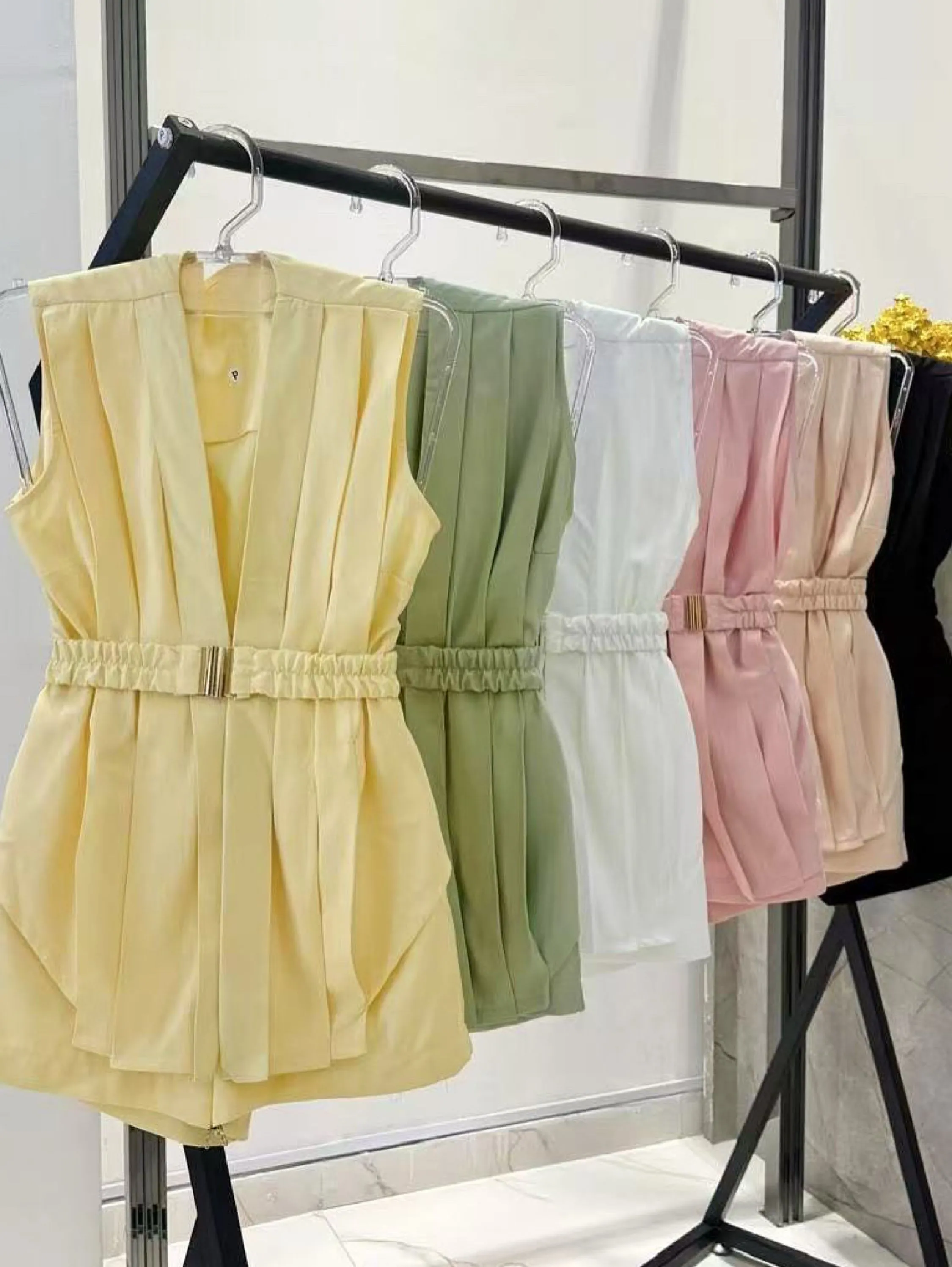 Conjunto MAX colete vem cinto com short social linda
