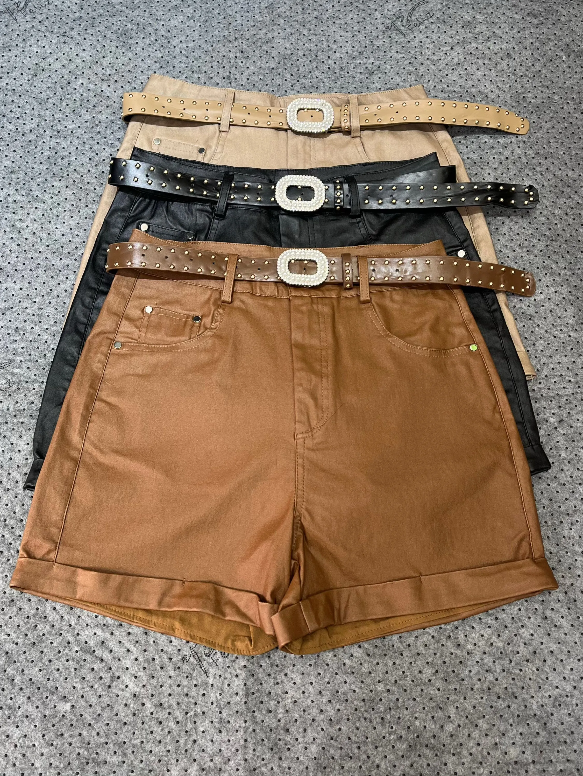 Short resilnada com cinto novidade linda