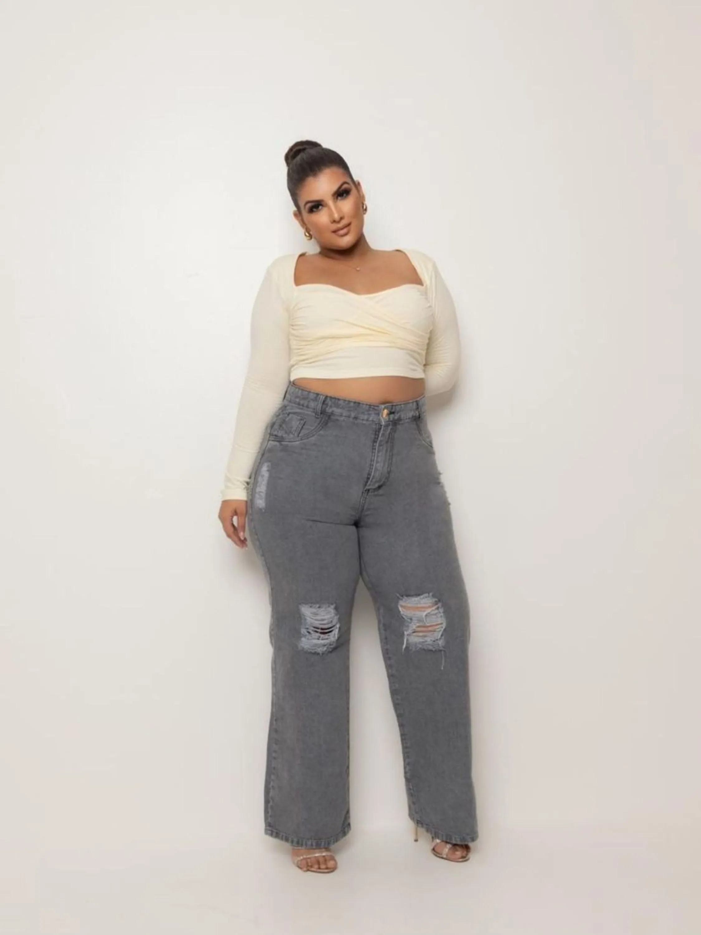 Calça Jeans Cinza Plus Size Rasgadinha Cintura Alta