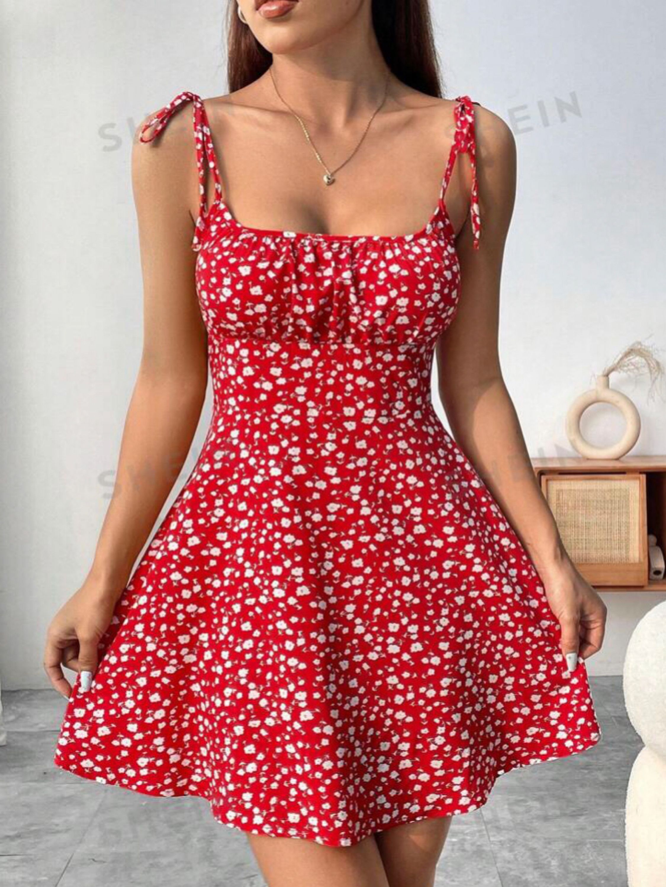 Vestido floral curto