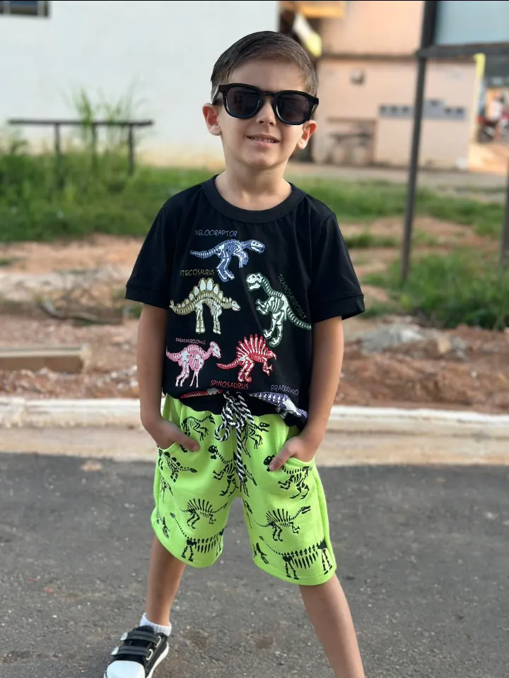 Conjunto masculino que brilha no escuro